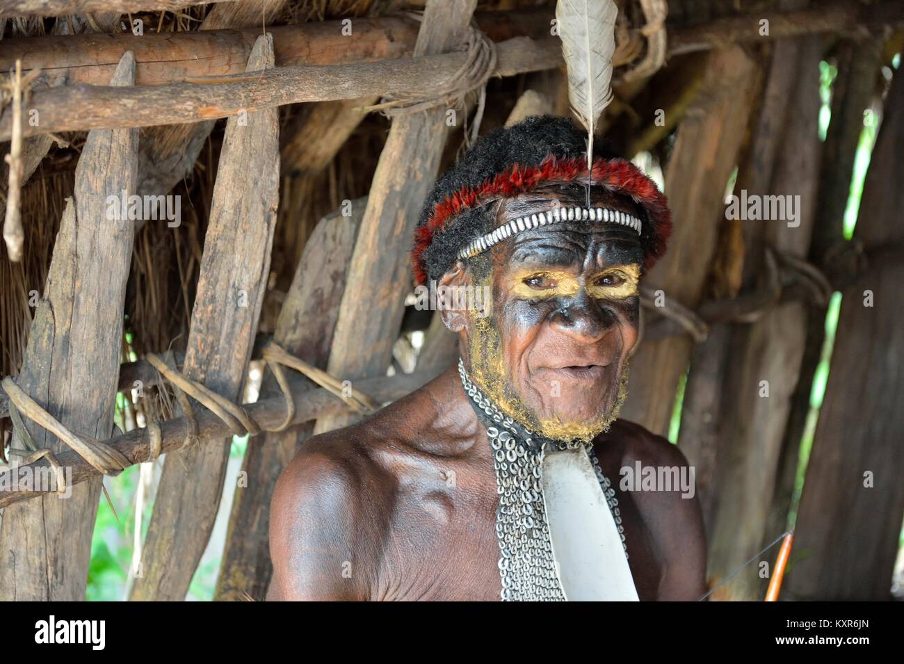 Close up ritratto di Yali Mabel, il capo della tribù Dani. Dugum Dani guerriero. Maggio 14, 2016. Il Baliem Valley, indonesiano, Nuova Guinea Foto Stock