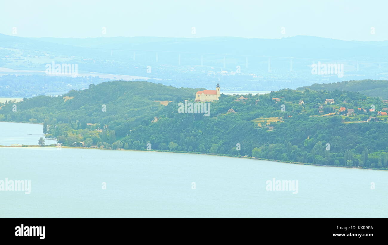 Sulla penisola di Tihany al Lago Balaton con Abbazia di Tihany Foto Stock