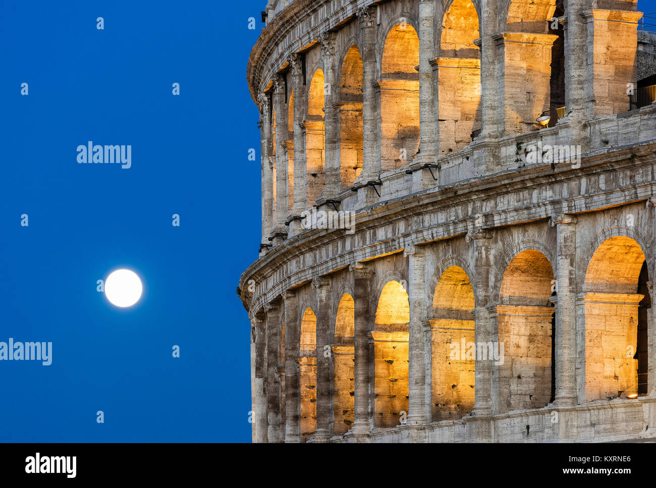 Colosseo dettaglio di notte, Roma, Italia. Foto Stock