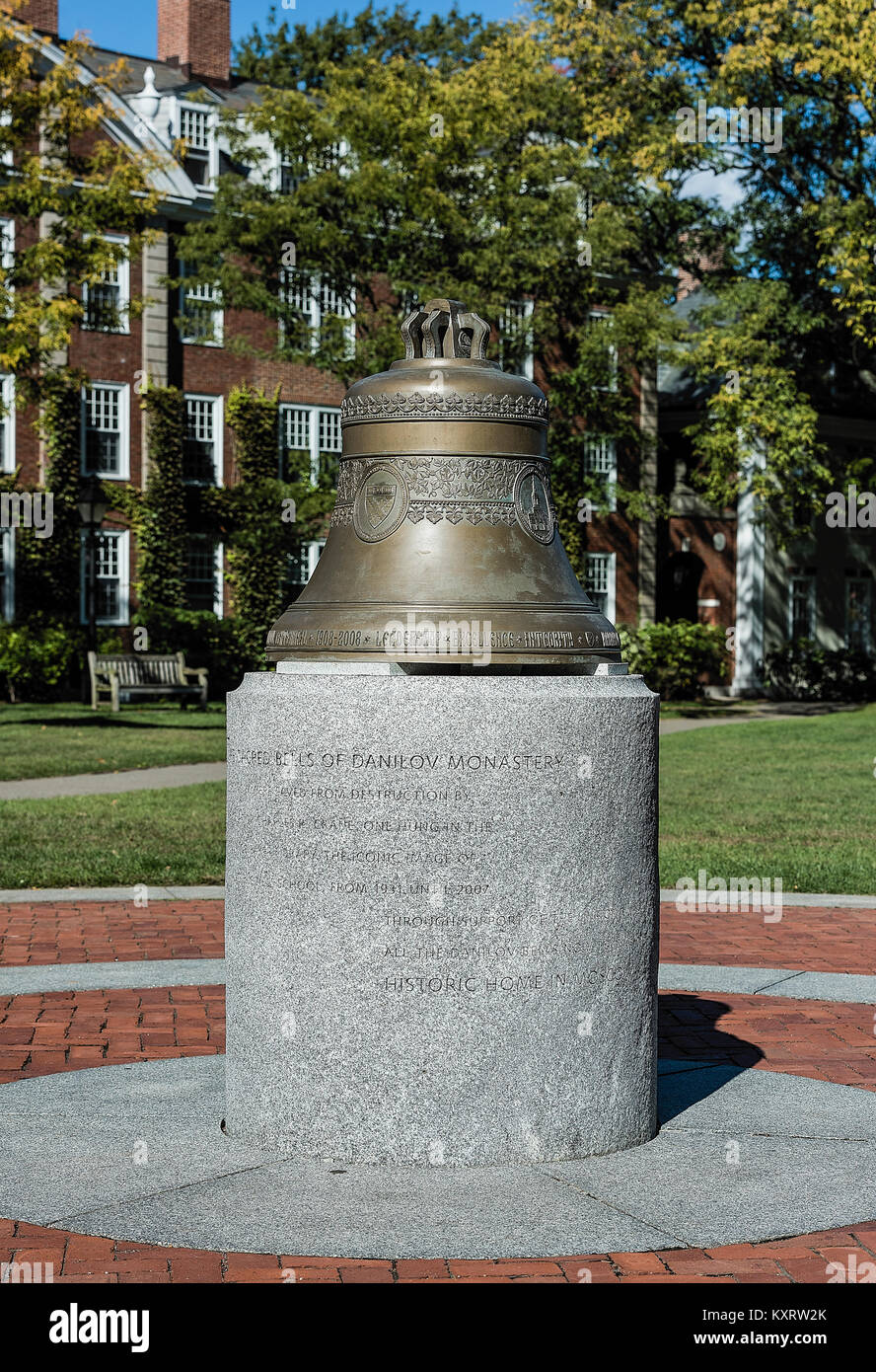 La sacra campana del monastero Danikov (Russo Ortodossa) che risiede sul campus della Harvard University di Cambridge, Massachusetts, USA. Foto Stock