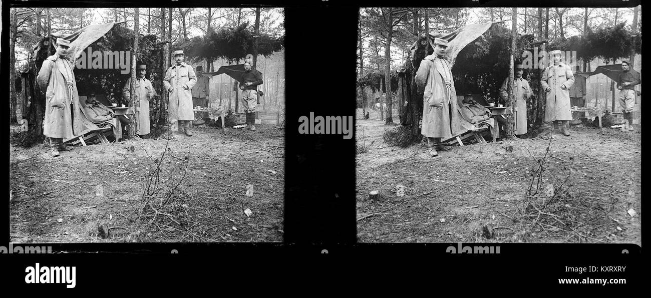 Fotografia di ufficiali del 7th Engineer Regiment francese, incluso il tenente Gallix, della Berthel Collection, che mostra uniformi militari, ranghi e organizzazione del personale del XIX secolo. Foto Stock