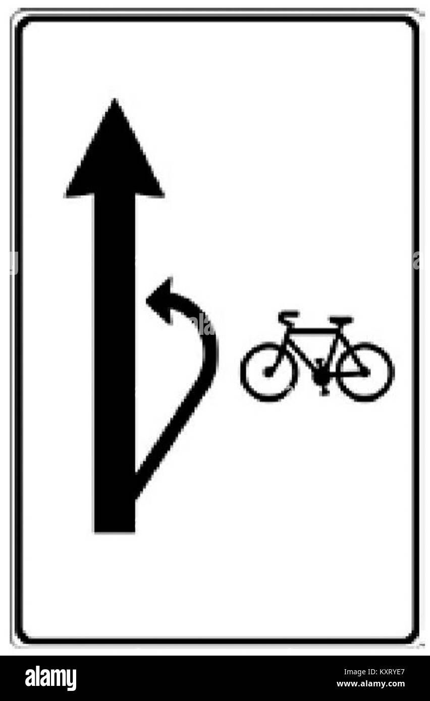Cartello indicante il metodo consigliato per i ciclisti di girare a sinistra all'incrocio, migliorando la sicurezza stradale e l'organizzazione del traffico. Foto Stock
