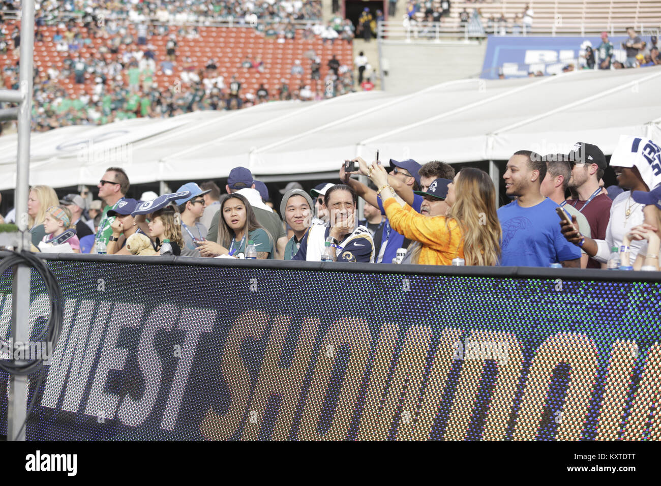 Domenica 10 dicembre, 2017; celebrità fuori al gioco di arieti. Philadelphia Eagles sconfitto il Los Angeles Rams dal punteggio finale di 43-35 presso il Los Angeles Memorial Coliseum di Los Angeles CA. Dotato di: Danny Trejo dove: Los Angeles, California, Stati Uniti quando: 11 Dic 2017 Credit: WENN.com Foto Stock