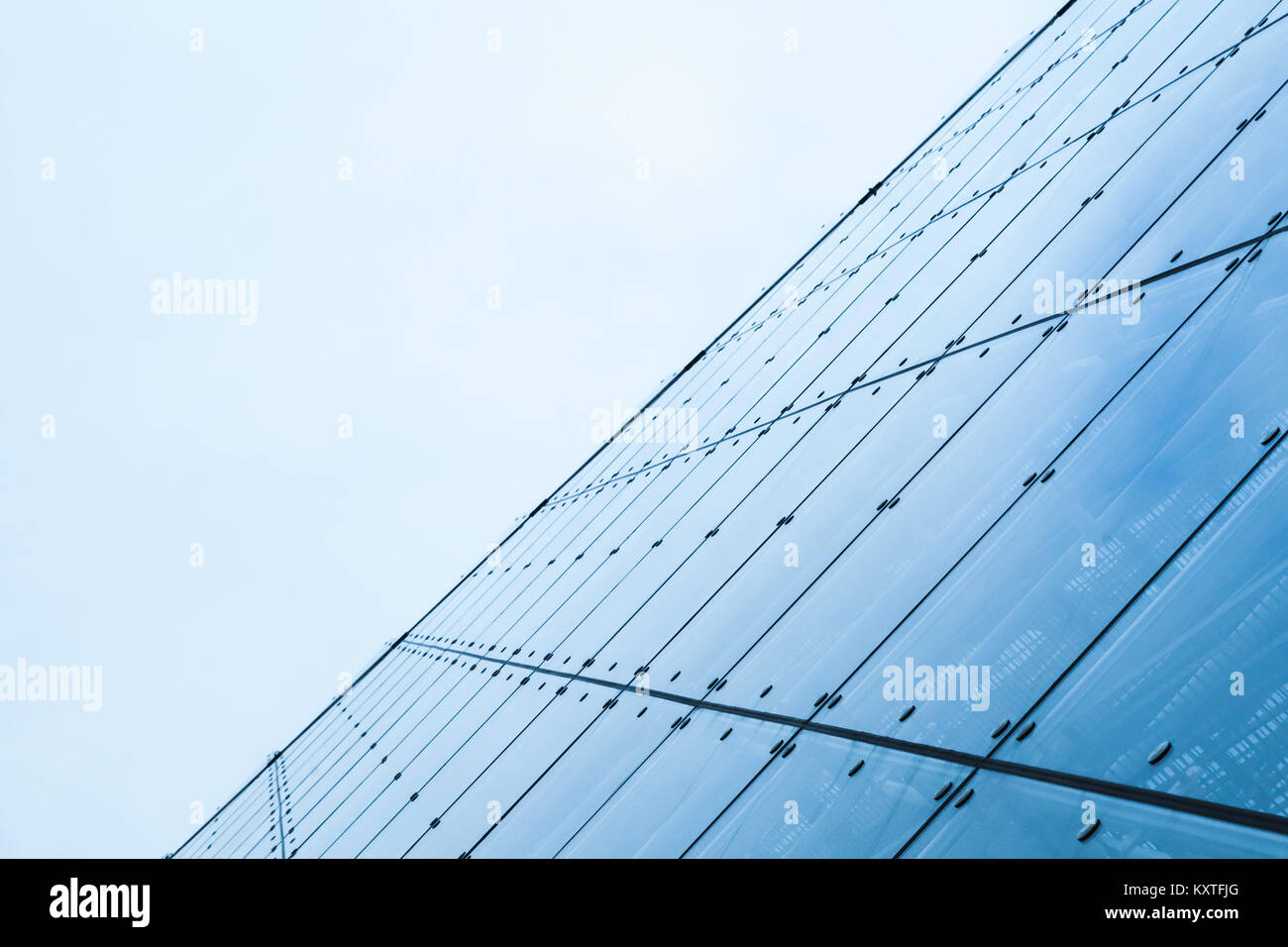 Moderna cortina muraria fatta di tonica in vetro e acciaio Foto Stock