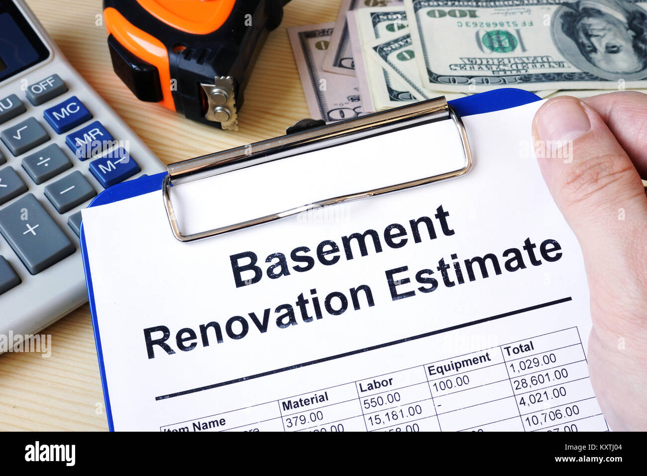 Appunti con calcoli seminterrato Rinnovo stima. Rimodellare bilancio. Foto Stock