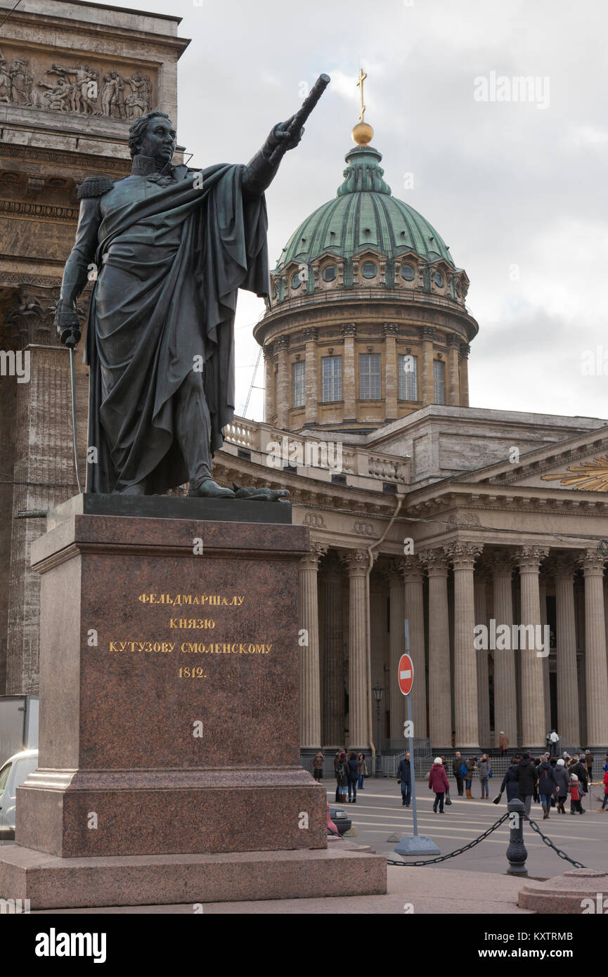 San Pietroburgo, Russia - 1 Novembre 2014: Monumento a Kutuzòv presso la Cattedrale di Kazan Foto Stock