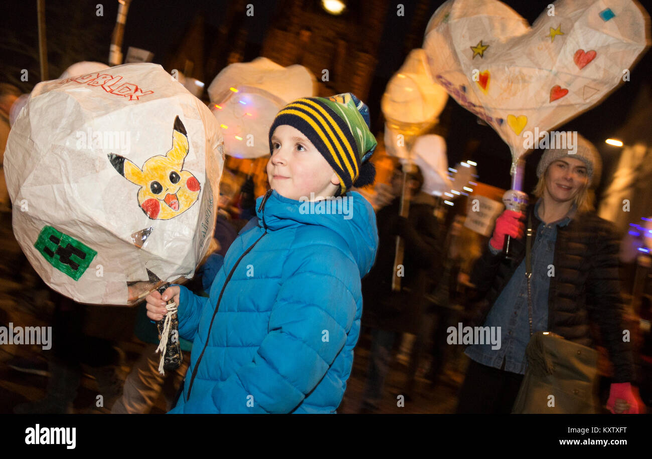 La grande cena brucia il carnevale di partenza di grandi ustioni cena Festival in Dumfries Scozia, Regno Unito Foto Stock