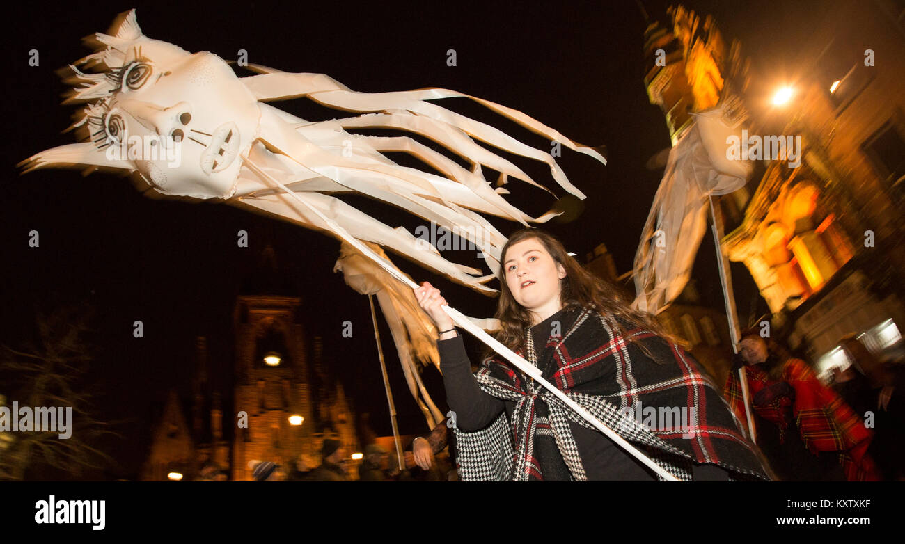 La grande cena brucia il carnevale di partenza di grandi ustioni cena Festival in Dumfries Scozia, Regno Unito Foto Stock