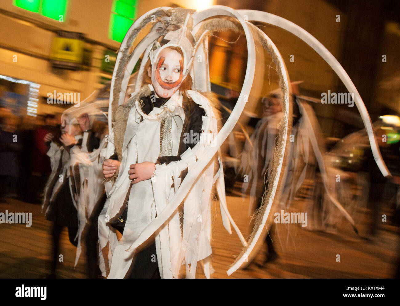 La grande cena brucia il carnevale di partenza di grandi ustioni cena Festival in Dumfries Scozia, Regno Unito Foto Stock
