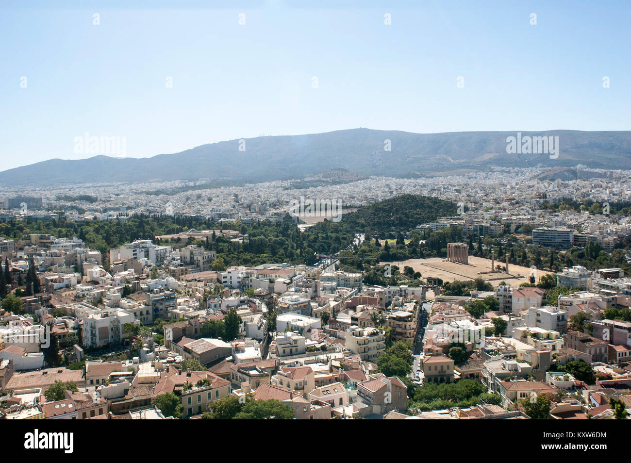 Vista di Atene con il Tempio di Zeus olimpo e Stadio Panateneico Foto Stock