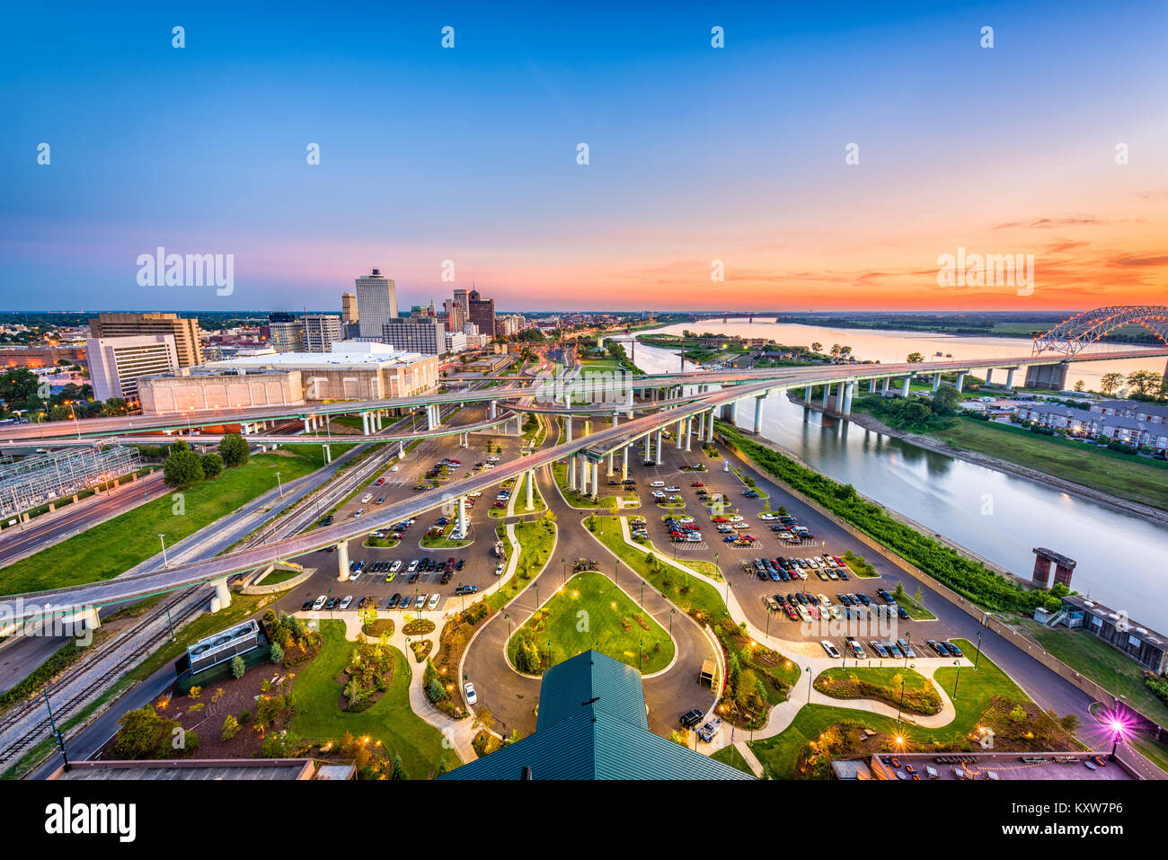 Memphis, Tennessee, Stati Uniti d'America antenna vista sullo skyline di downtown e Mud Island. Foto Stock