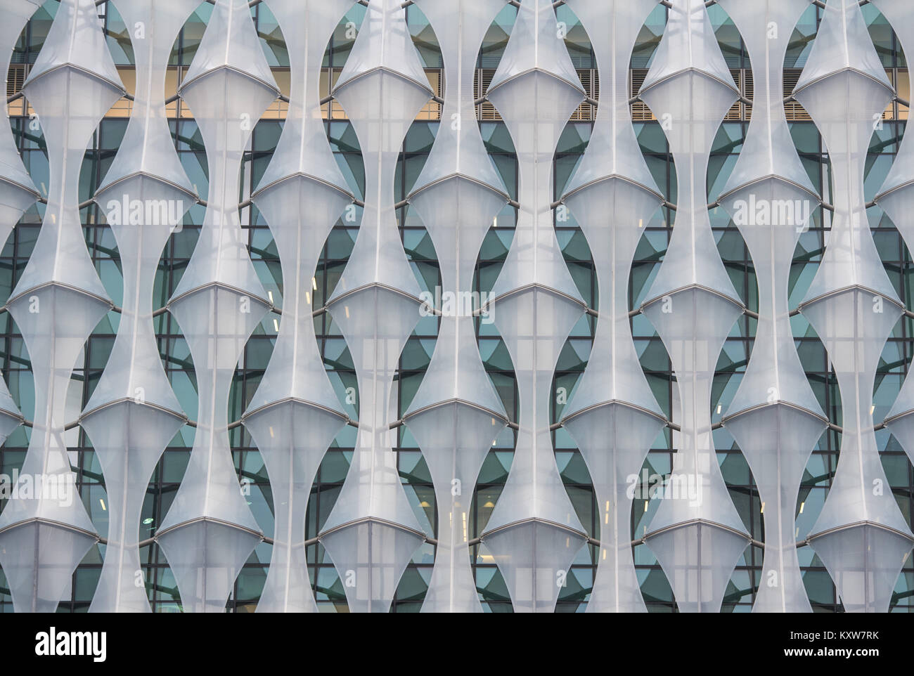 Dettaglio della nuova ambasciata statunitense, in Nine Elms, Londra, che è dovuto ad aprire entro questo mese. Foto Stock