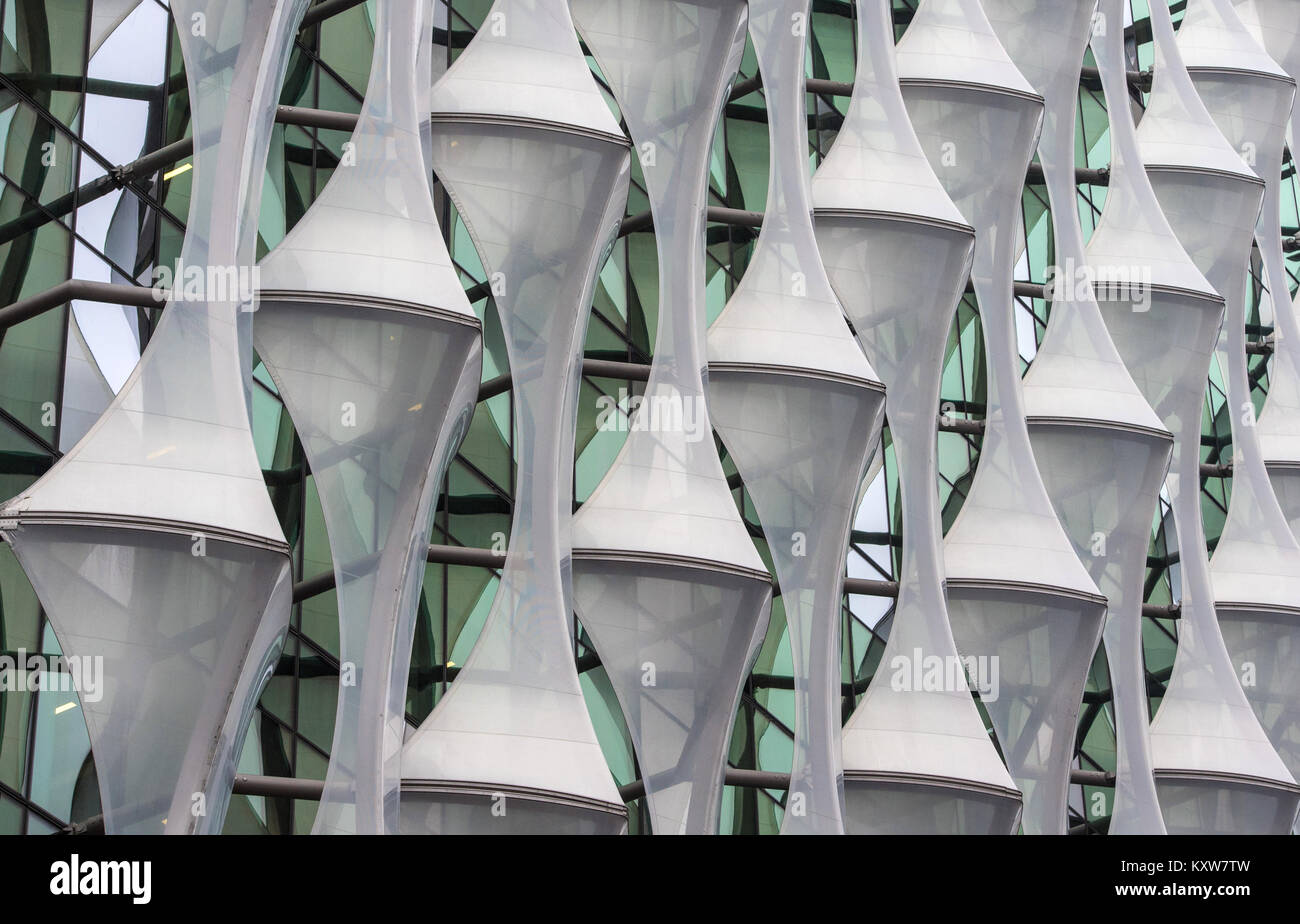 Dettaglio della nuova ambasciata statunitense, in Nine Elms, Londra, che è dovuto ad aprire entro questo mese. Foto Stock