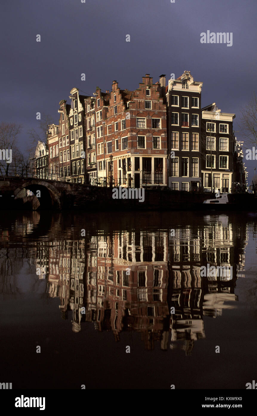 I Paesi Bassi, Amsterdam, Golden Age case a canale chiamato Brouwersgracht. UNESCO - Sito Patrimonio dell'umanità. Il XVII secolo. Foto Stock