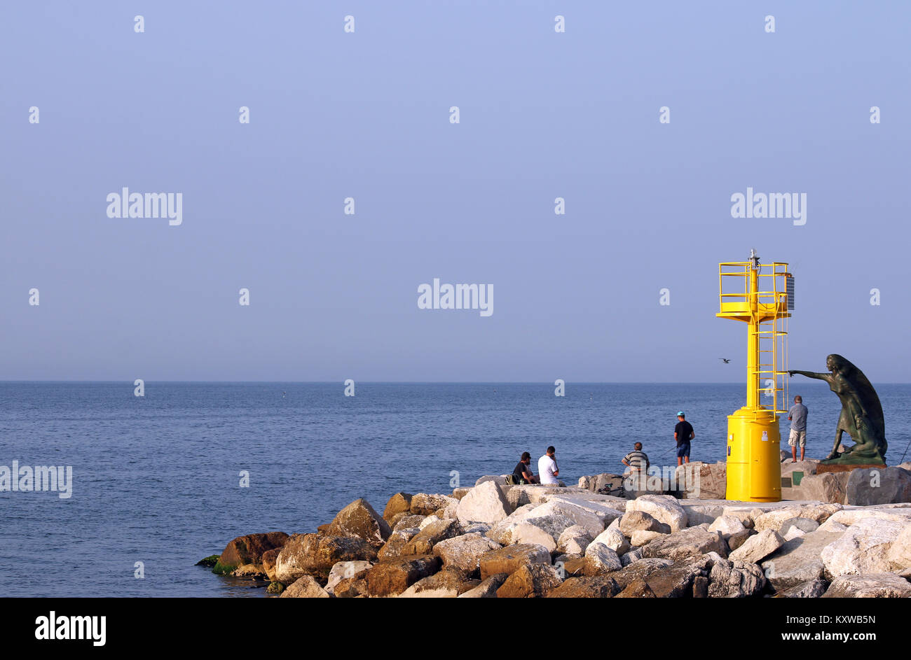 Faro e il monumento donna Rimini Italia stagione estiva Foto Stock