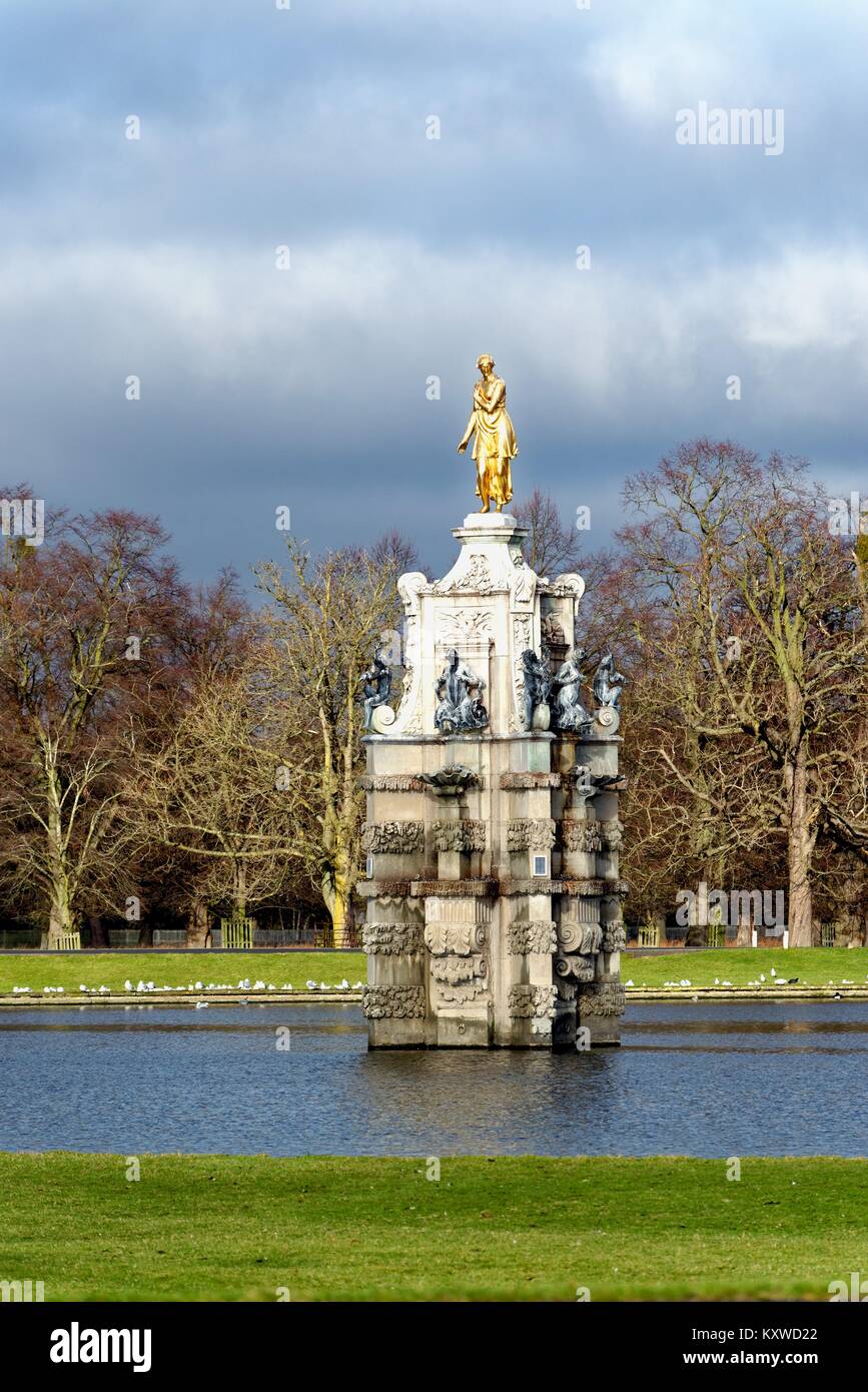 La Fontana Diana in Bushy Park , Hampton Court ,West London Inghilterra England Regno Unito Foto Stock