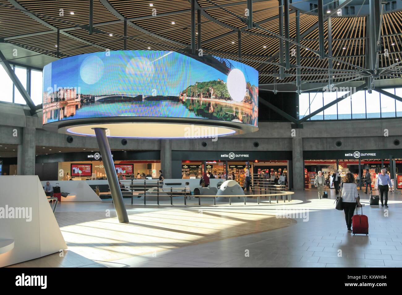 Lione, Francia - 12 Settembre 2017: Il nuovo terminal internazionale a all'Aeroporto Saint Exupery a Lione, Francia Foto Stock