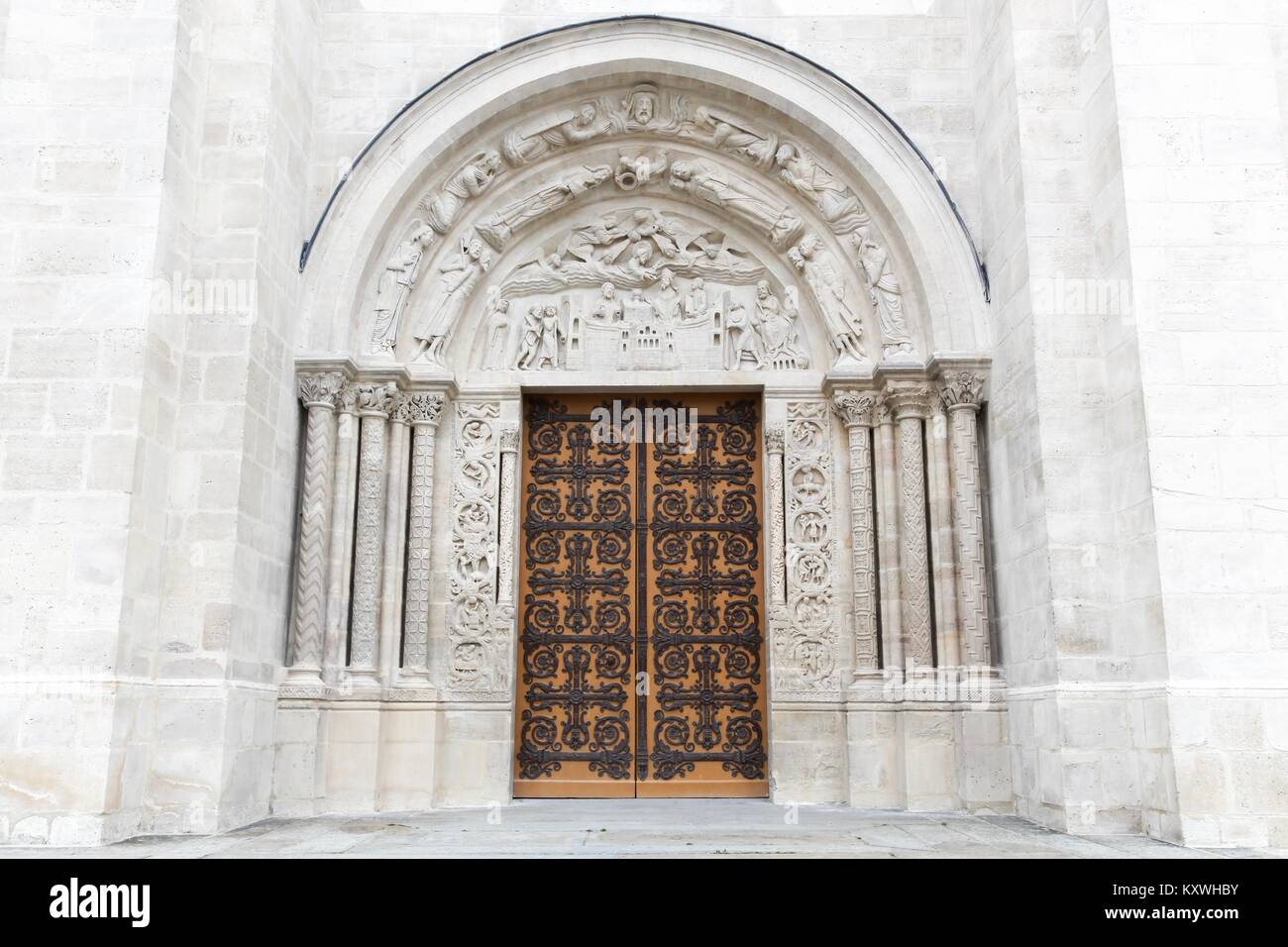 Ingresso della basilica di Saint Denis in Francia Foto Stock