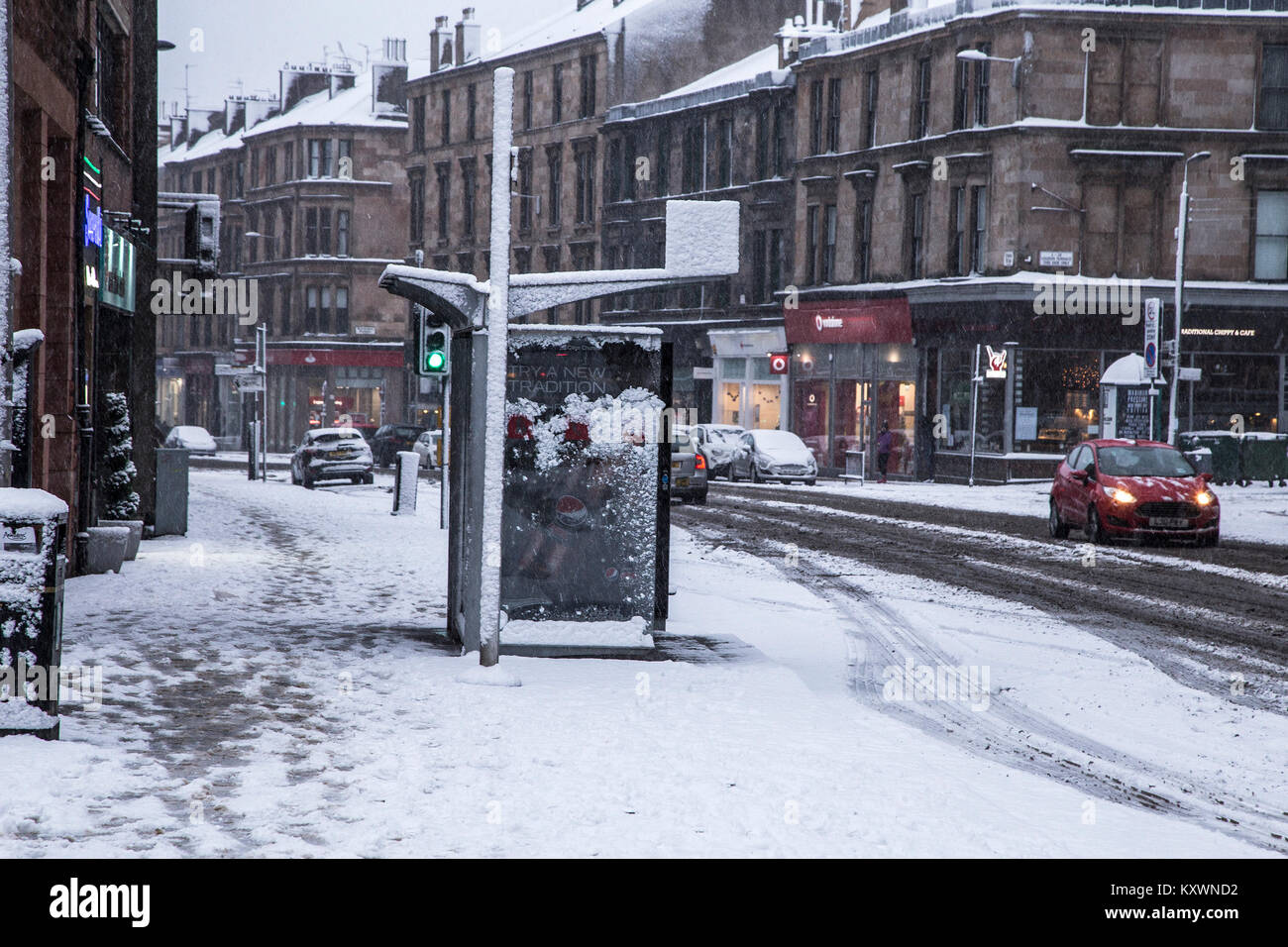 Glasgow West End sulla neve. Byres Road Foto Stock