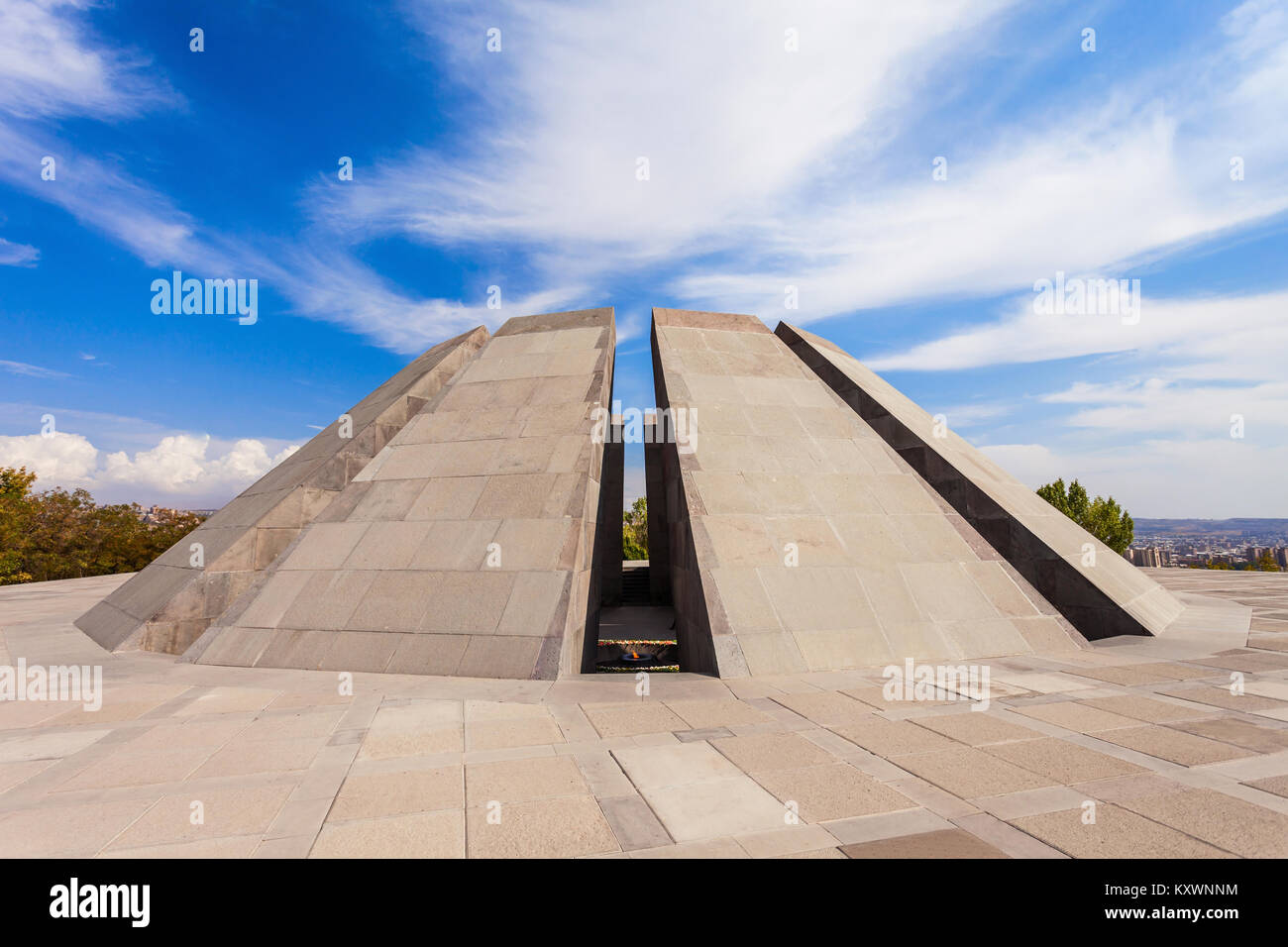 YEREVAN, Armenia - 29 settembre 2015: Tsitsernakaberd - il genocidio del popolo armeno memoriale per le vittime del genocidio armeno a Yerevan, Armenia. Foto Stock