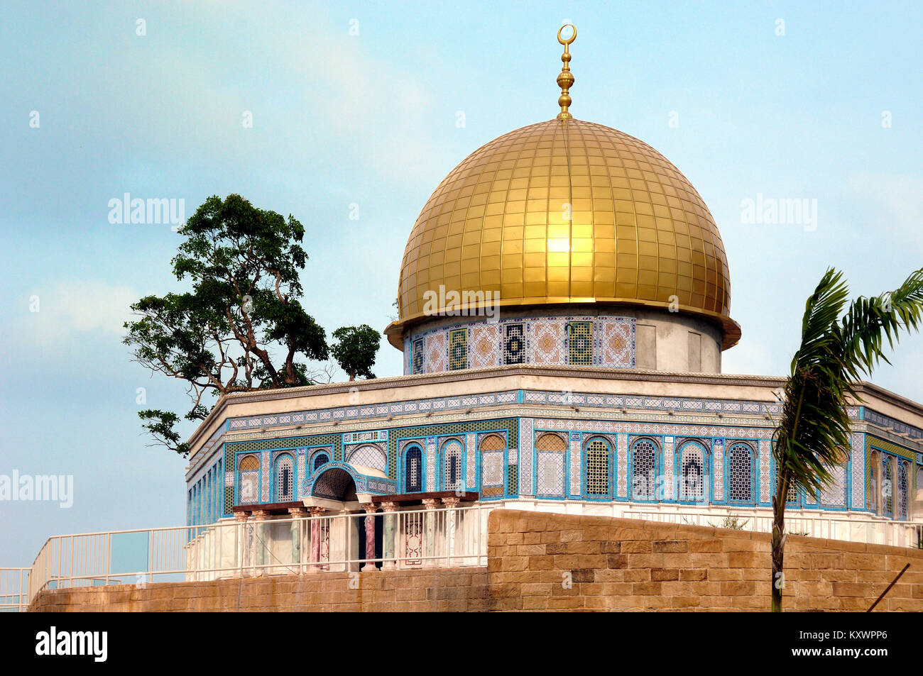 Modello in scala o la replica della Cupola della Roccia santuario islamico, Gerusalemme, alla civiltà islamica Theme Park (ICTP), Kuala Terengganu, Malaysia Foto Stock