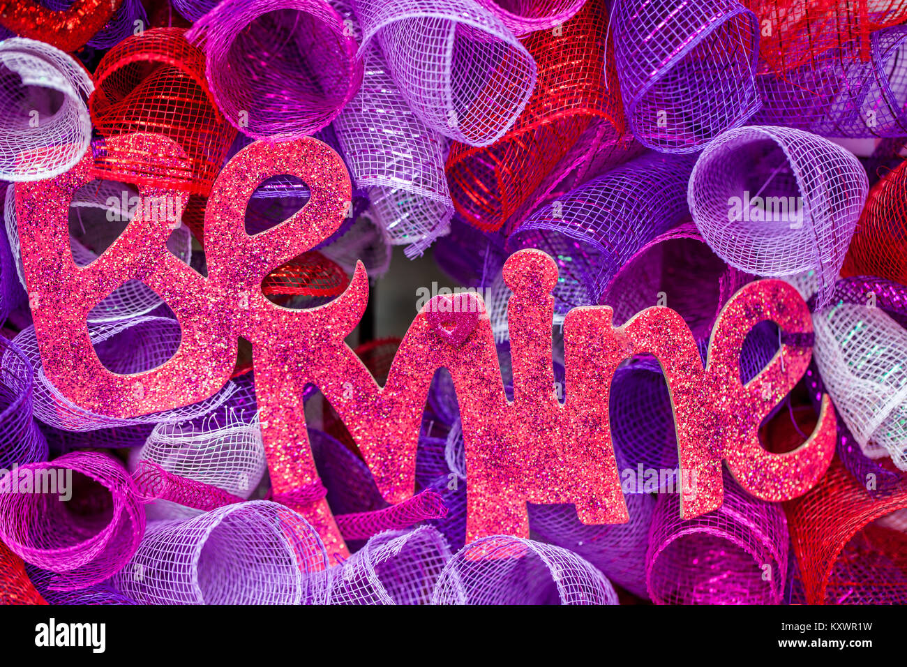 Le parole 'essere mio' scritto con glitter/il giorno di San Valentino dono Foto Stock