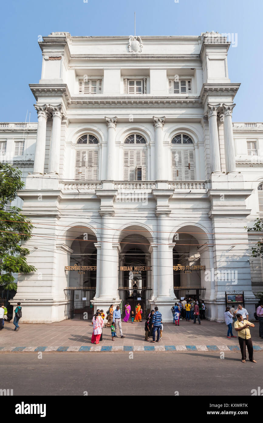 KOLKATA, India - 24 novembre 2015: Il Museo Indiano è il più grande e il più antico museo in India e ha le preziose collezioni di antiquariato, armature e ornam Foto Stock
