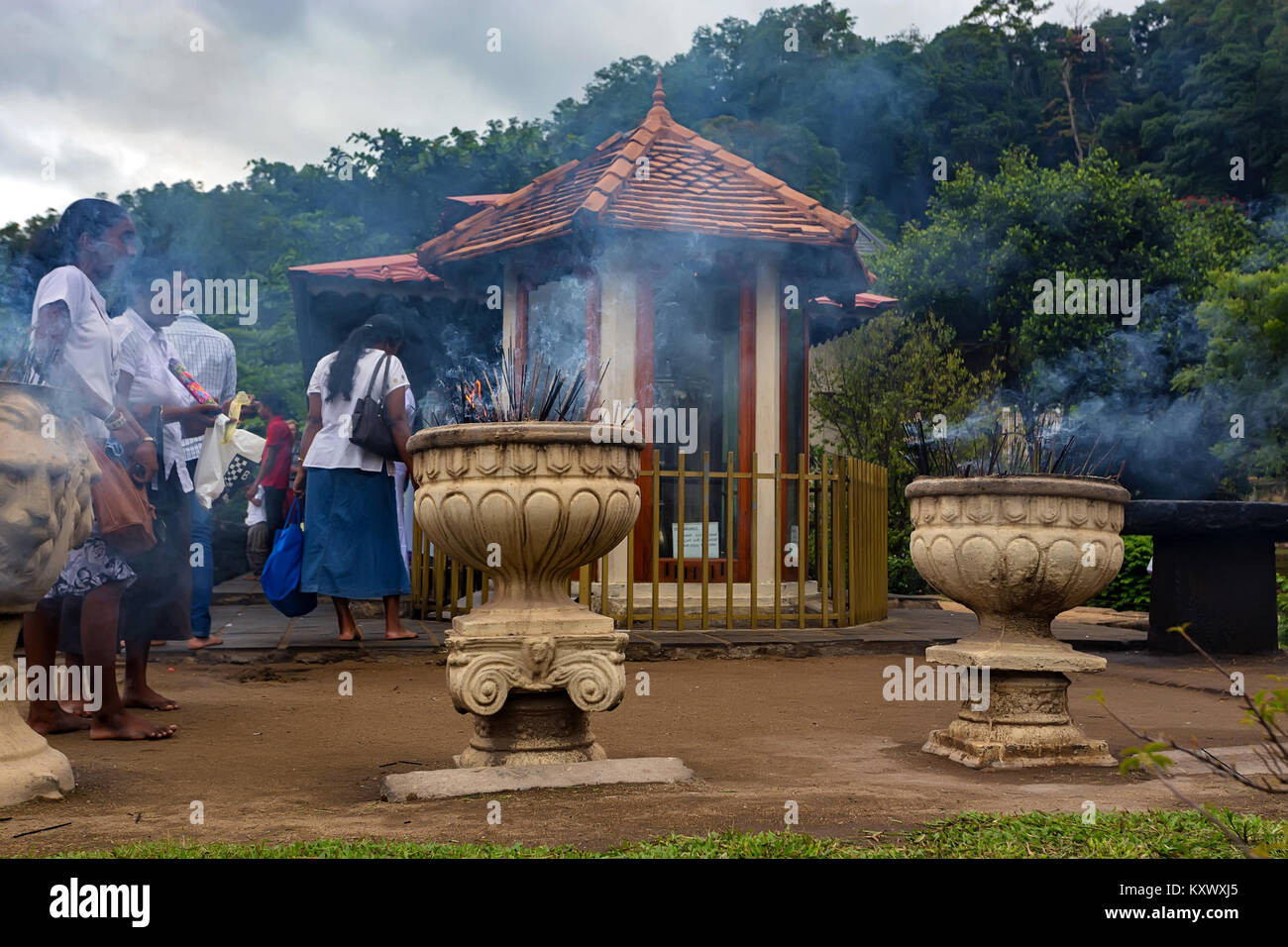 KANDY, SRI LANKA - Novembre 2013: Tempio del dente da esterno Foto Stock