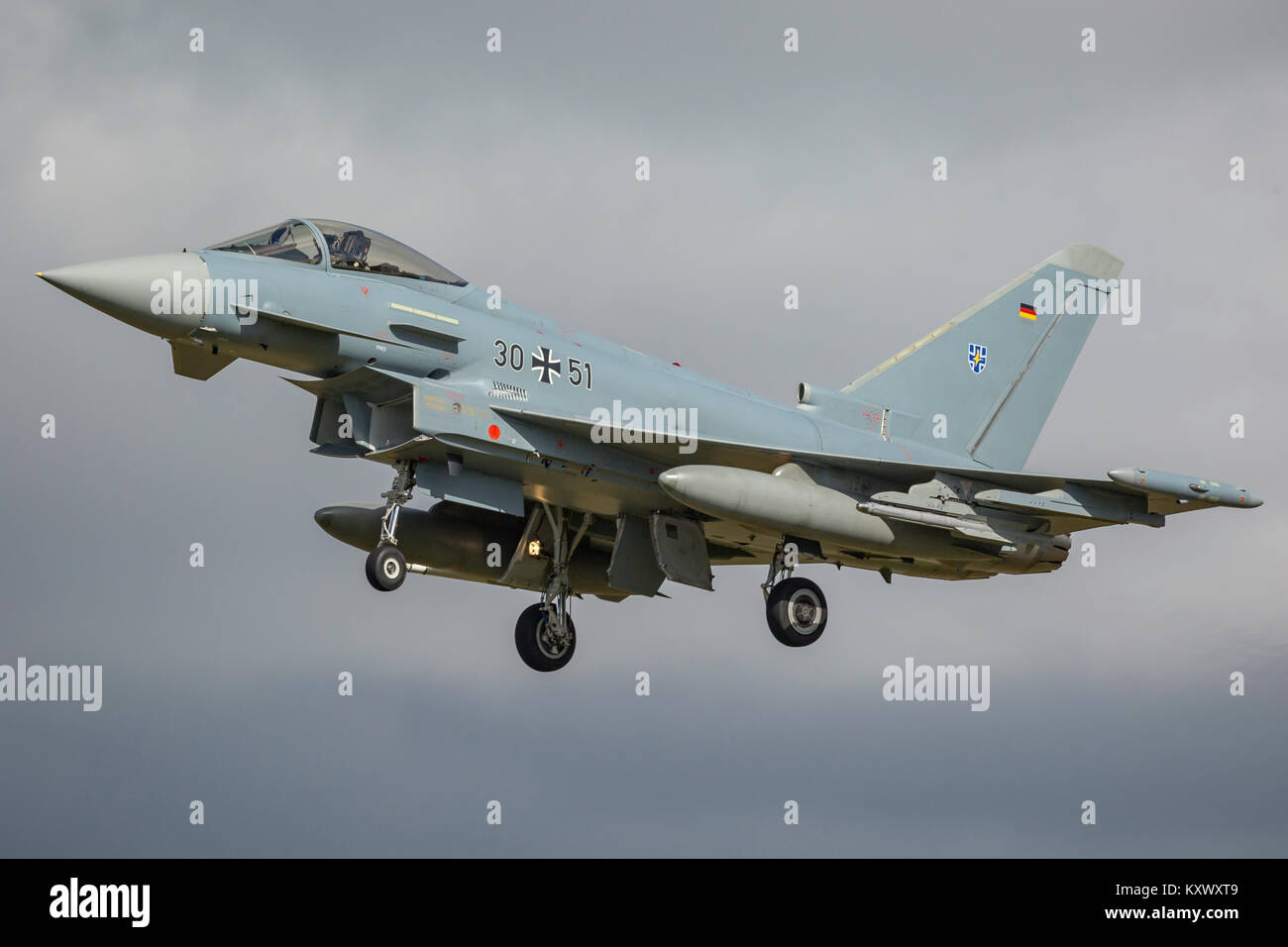 Lufwaffe Eurofighter EF-2000 in atterraggio a RAF Coningsby Foto Stock
