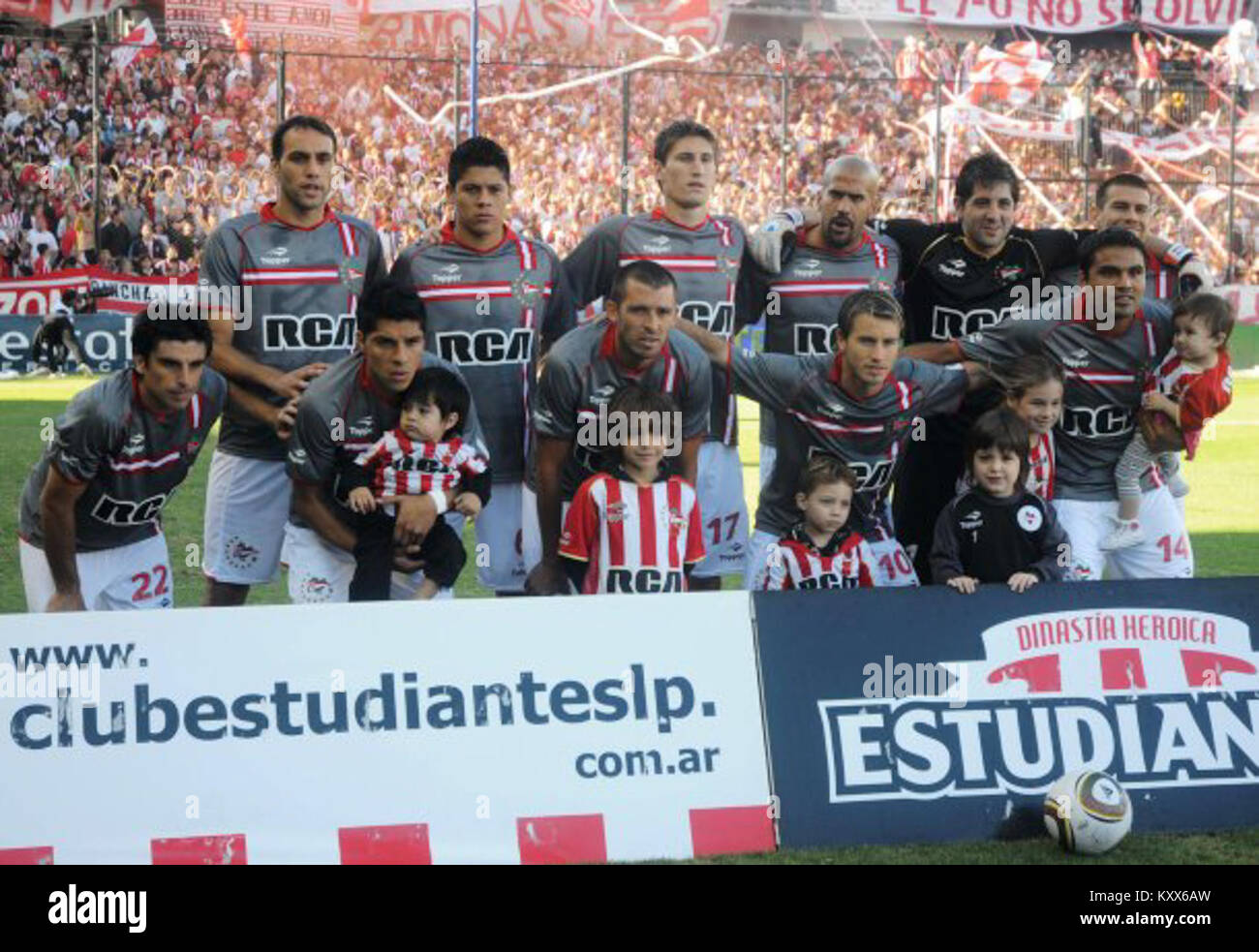 La squadra di calcio dell'Estudiantes ha vinto il campionato argentino del 2010, segnando un significativo risultato nella storia sportiva della squadra. Foto Stock