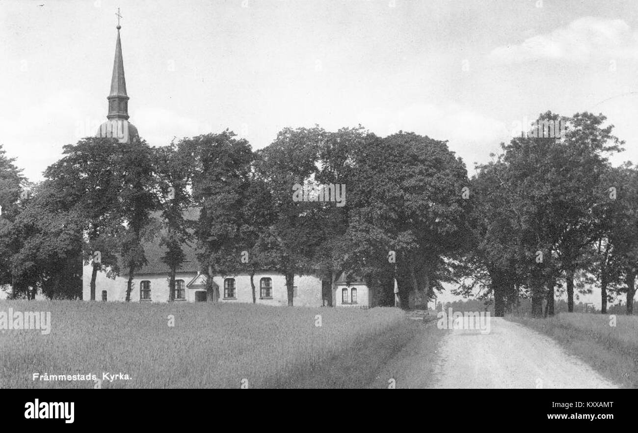 Questo record alternativo di Främmestads kyrka nota la stessa chiesa nel comune di Essunga, contea di Västra Götaland, Svezia, sottolineando la sua costruzione del XVIII secolo e caratteristiche come gli angoli arrotondati e un ripido tetto a sella. Foto Stock