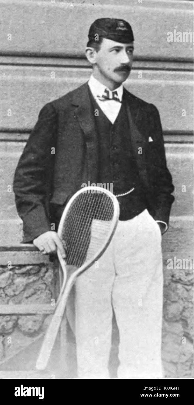 Una fotografia storica o un riferimento al tennista G.M. Simond, attivo all'inizio del XX secolo, noto per aver partecipato a competizioni nazionali ed eventualmente internazionali di tennis durante l'era pre-bellica. Foto Stock