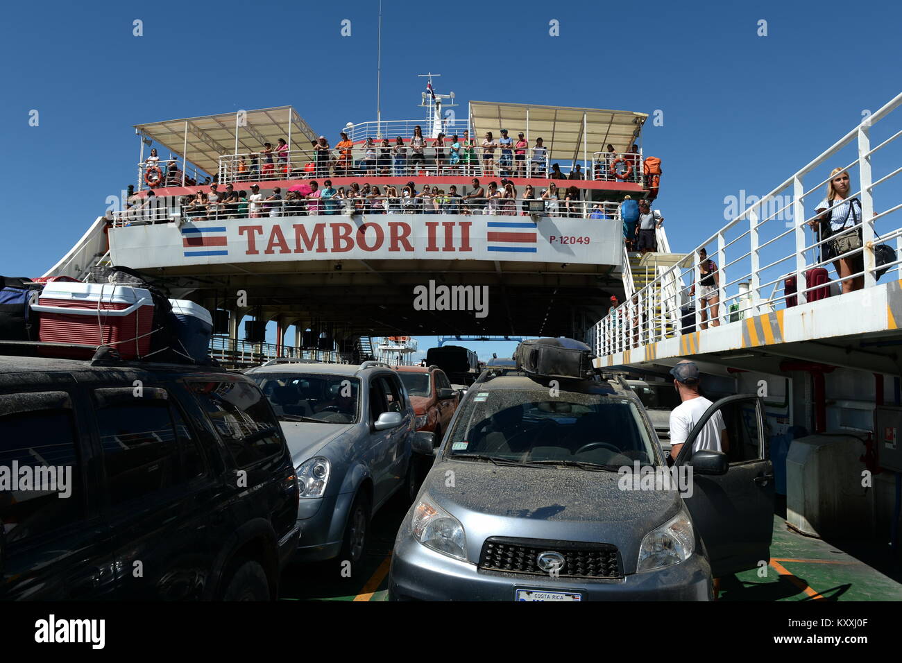 Puntarenas-Paquera traversata in traghetto per la penisola di Nicoya in Costa Rica- confezionate con i viaggiatori Foto Stock