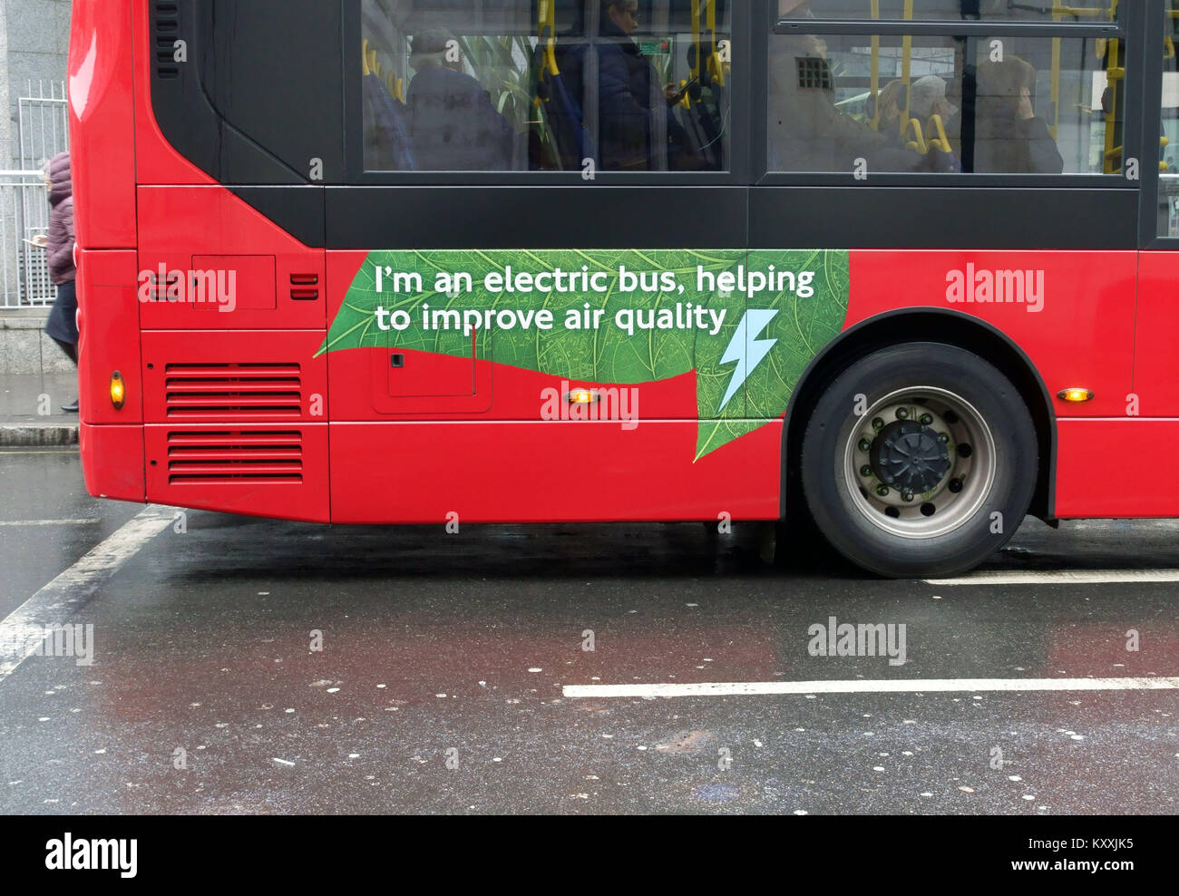Introdotta recentemente bus elettrico nel centro di Londra che contribuisce a ridurre l'inquinamento Foto Stock