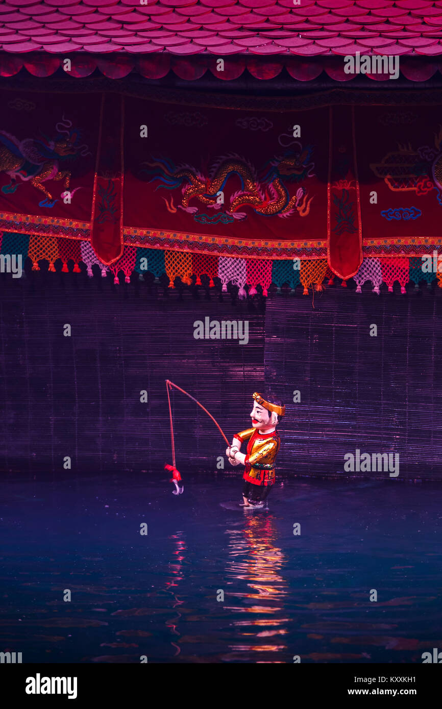 La pesca marionetta,acqua tradizionale spettacolo di marionette, Thang Long Puppet Theatre, Hanoi, Vietnam Foto Stock