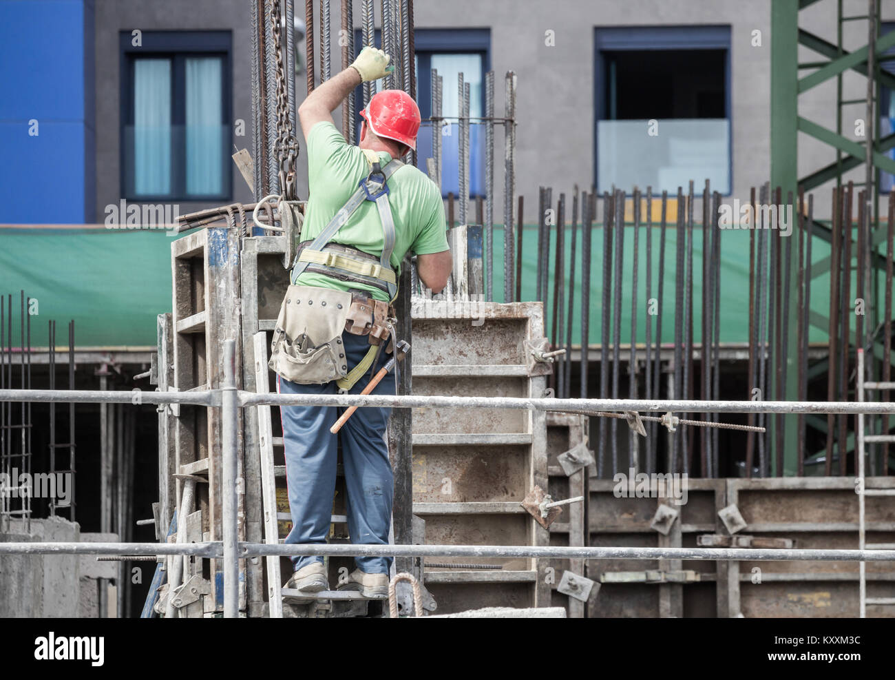 Vista posteriore del lavoratore edile in Spagna. Foto Stock