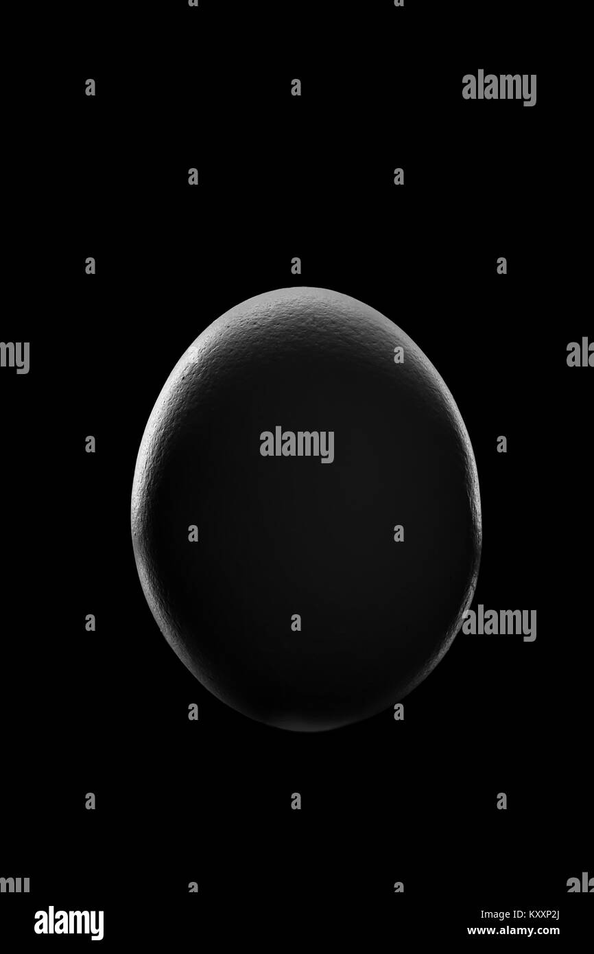 Nuova fase lunare mostra da uovo nella notte con shadow Planet Food concept di sfondo spazio Foto Stock