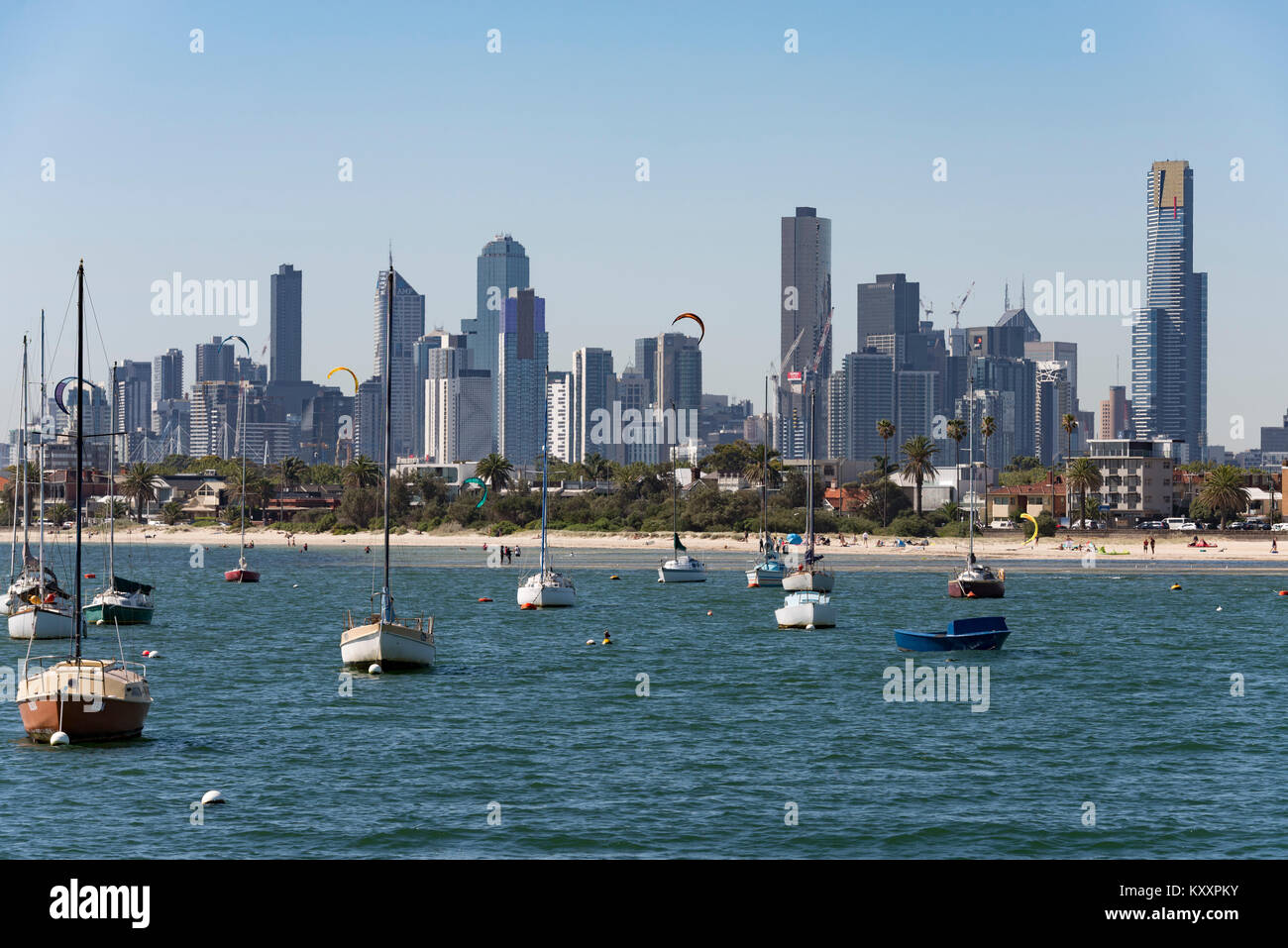 Il Quartiere Centrale degli Affari di Melbourne in Victoria, Australia, visto da St Kilda Pier. Foto Stock