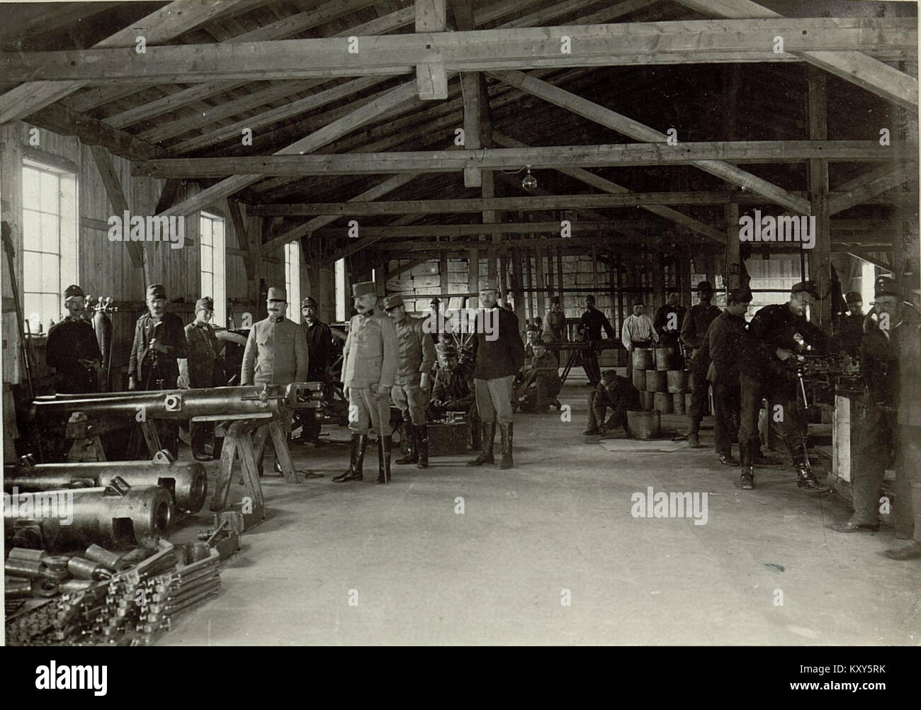 Geschützreparatur - Werkstätte, Aufgenommen am 29.Agosto 1915. Standort, Cellulosefabrik Villach. (BildID 15461525) Foto Stock