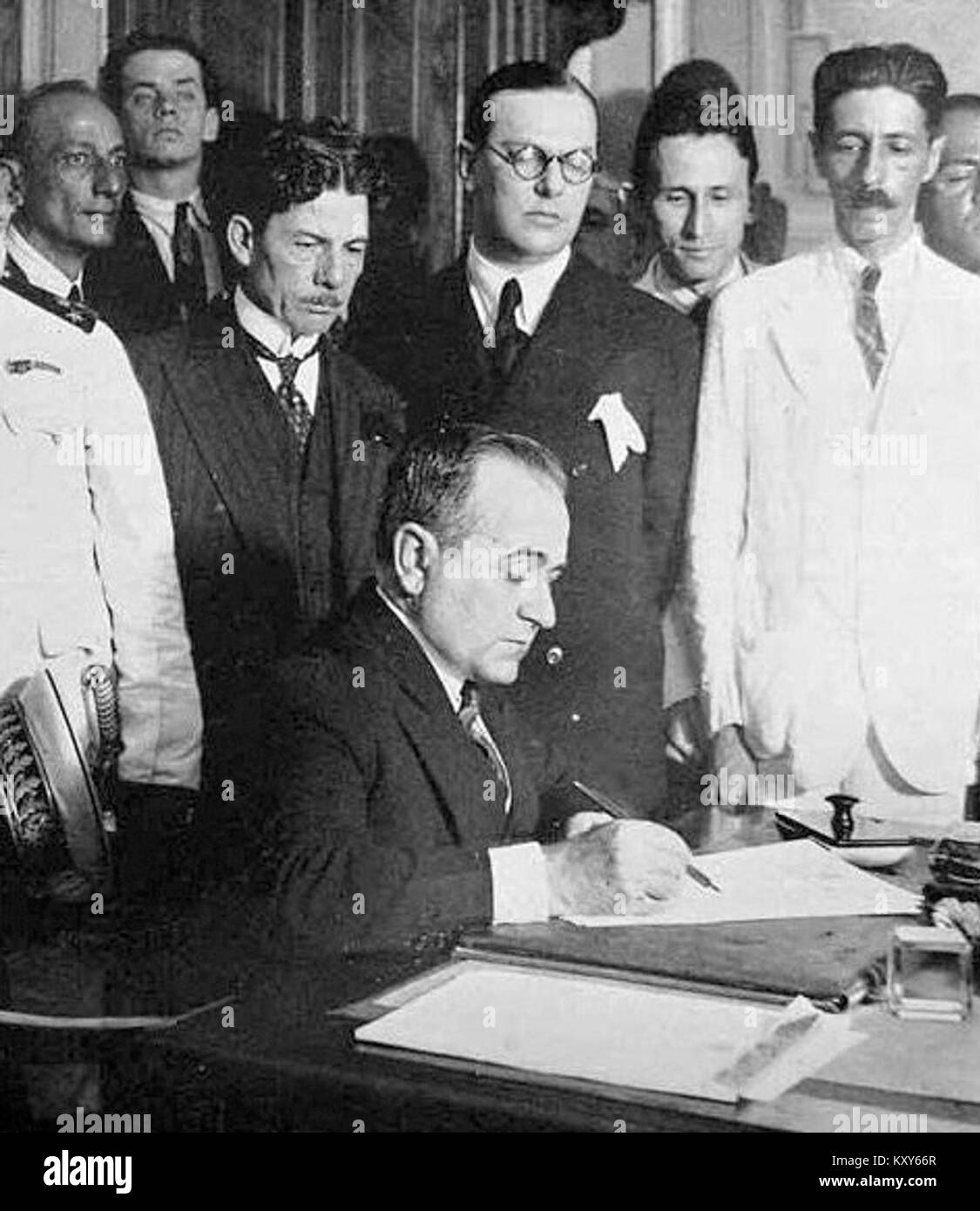 Una fotografia del 3 novembre 1930, che mostra Getúlio Vargas nominare i suoi ministri del governo in Brasile a seguito della rivoluzione che lo portò al potere. Foto Stock