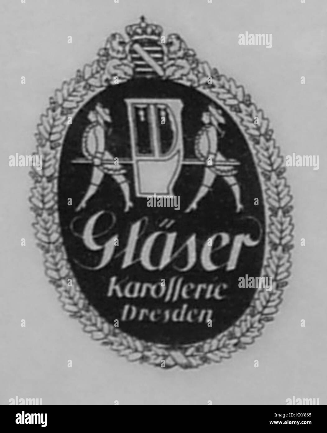 Fotografia scattata durante l'incontro con l'auto Gläser a Dresda, giugno 2010, che mostra le automobili classiche e gli appassionati che si riuniscono per celebrare la storia e l'artigianato automobilistico. Foto Stock