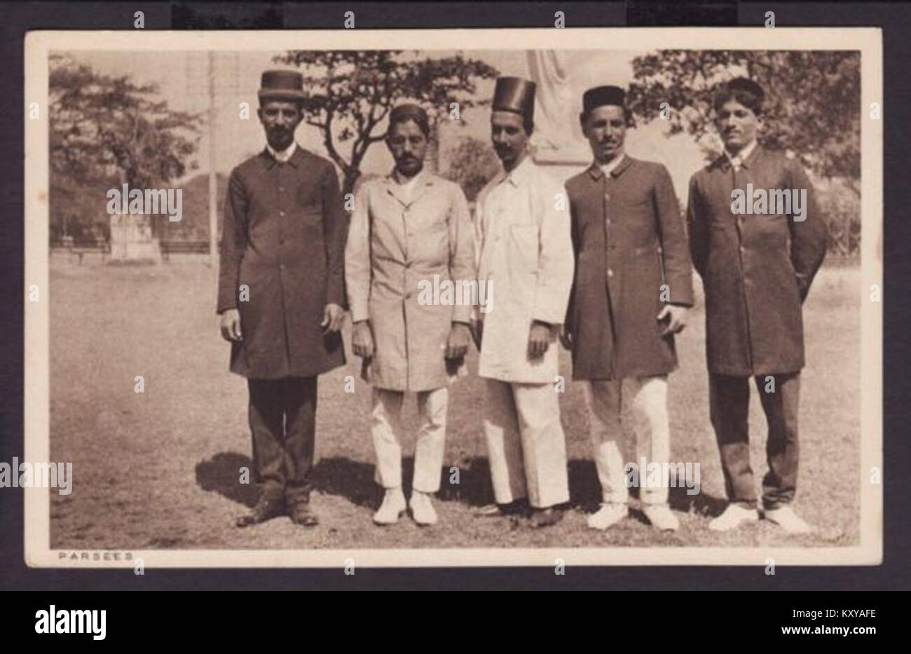 Gruppo di parsi di uomini in India, 1910s Foto Stock