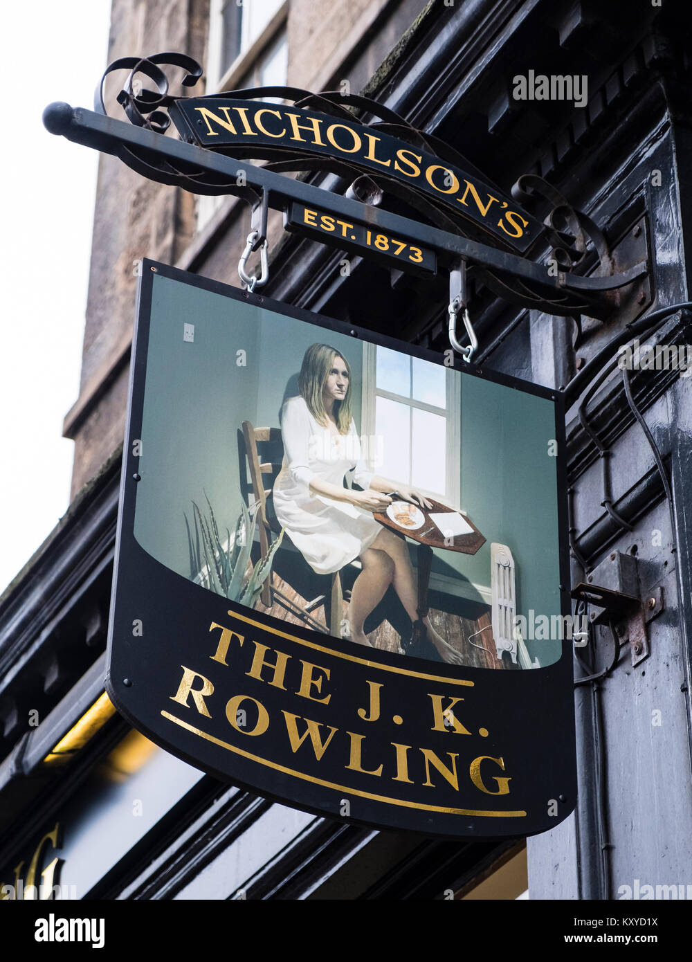 Come parte delle opere letterarie art project da Val McDermid messaggio chiamato dai cieli, Conan Doyle Pub di Edimburgo è stato rinominato il JK Rowling. Scotl Foto Stock