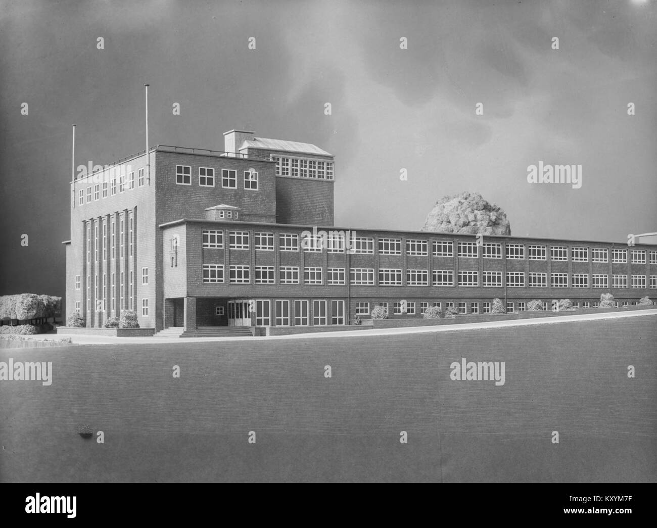 Questo titolo si riferisce a un modello di edificio scolastico identificato come HANSif1333, che rappresenta la progettazione architettonica educativa e i principi di pianificazione strutturale utilizzati nella costruzione scolastica all'inizio del XX secolo. Foto Stock