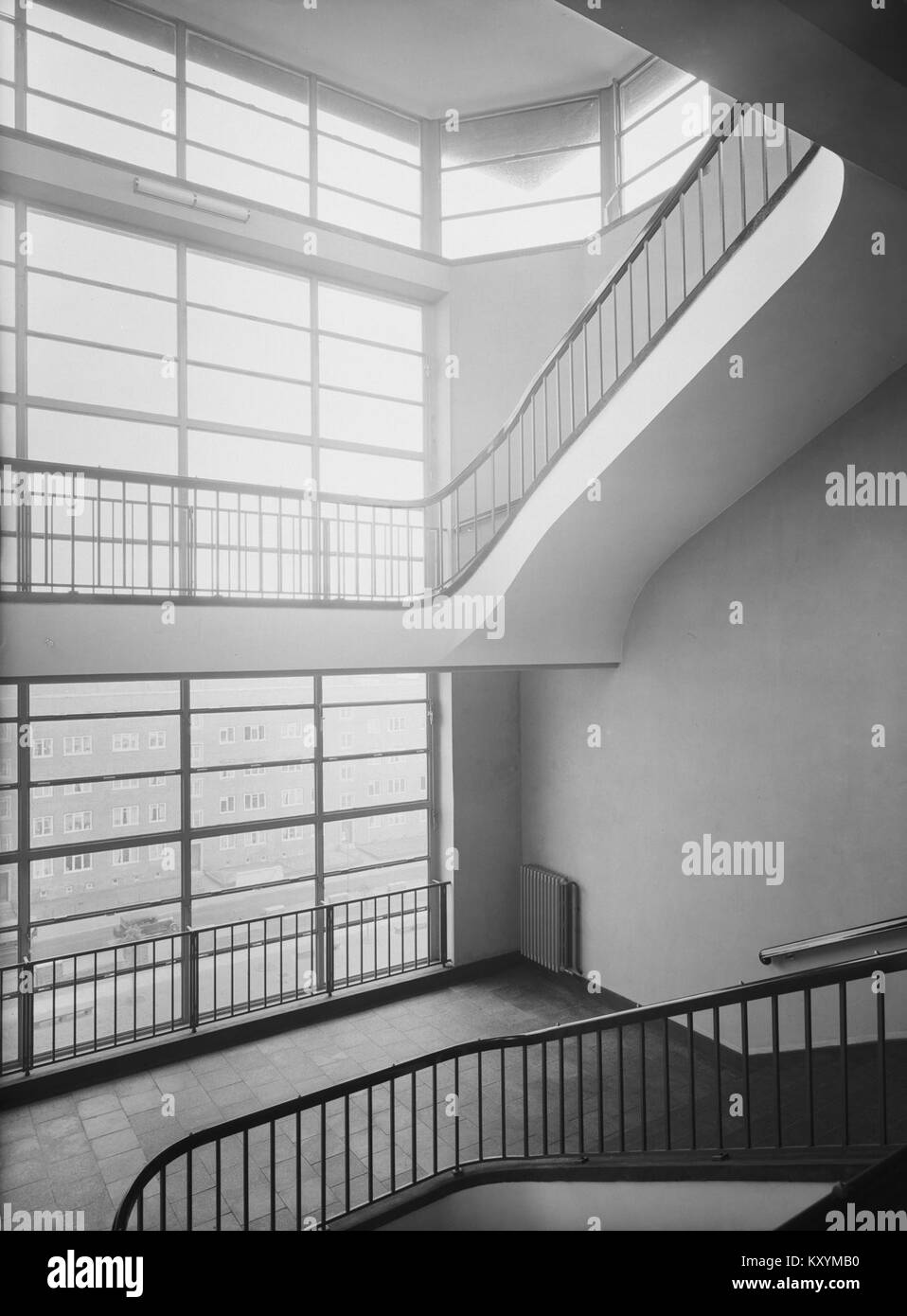 Questa voce si riferisce alla Scuola di Adlerstraße, identificata dal codice HANSif276. La scuola si trova in un'area urbana e rappresenta un'istituzione educativa di rilevanza storica e architettonica. Foto Stock