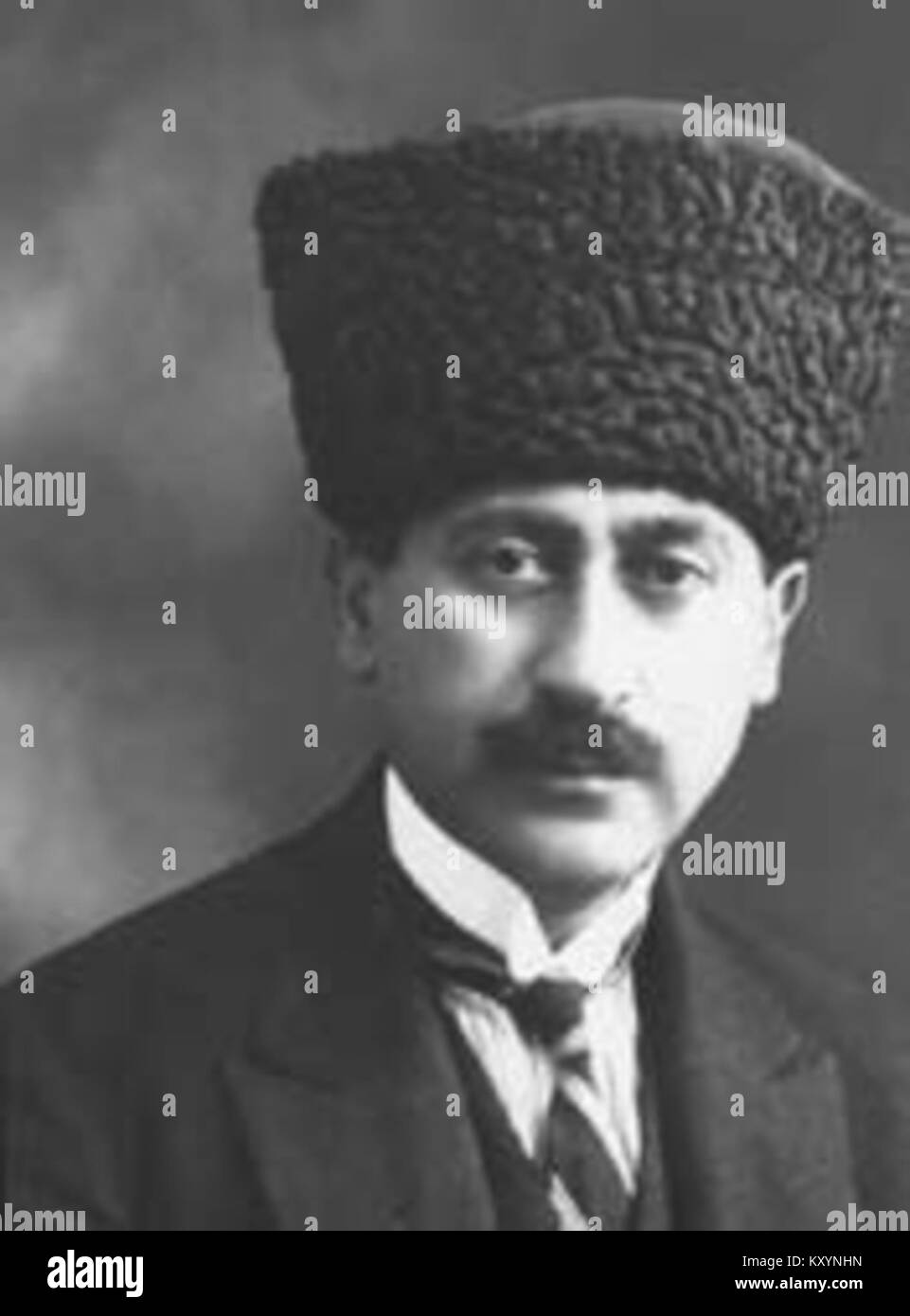 Hasan Hüsrev Bey era una figura dell'era ottomana riconosciuta per il suo ruolo nell'amministrazione o negli affari militari, rappresentando la struttura politica e istituzionale del tardo periodo ottomano. Foto Stock