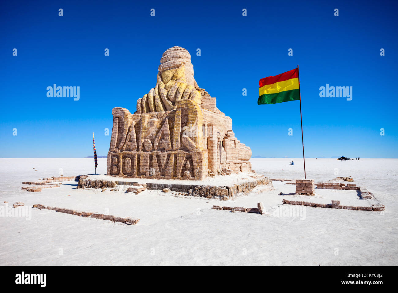 UYUNI, BOLIVIA - 18 24, 2015: Il 2015 Dakar Rally monumento in Salar de Uyuni (Salt Lake) vicino a Uyuni, Bolivia. Foto Stock