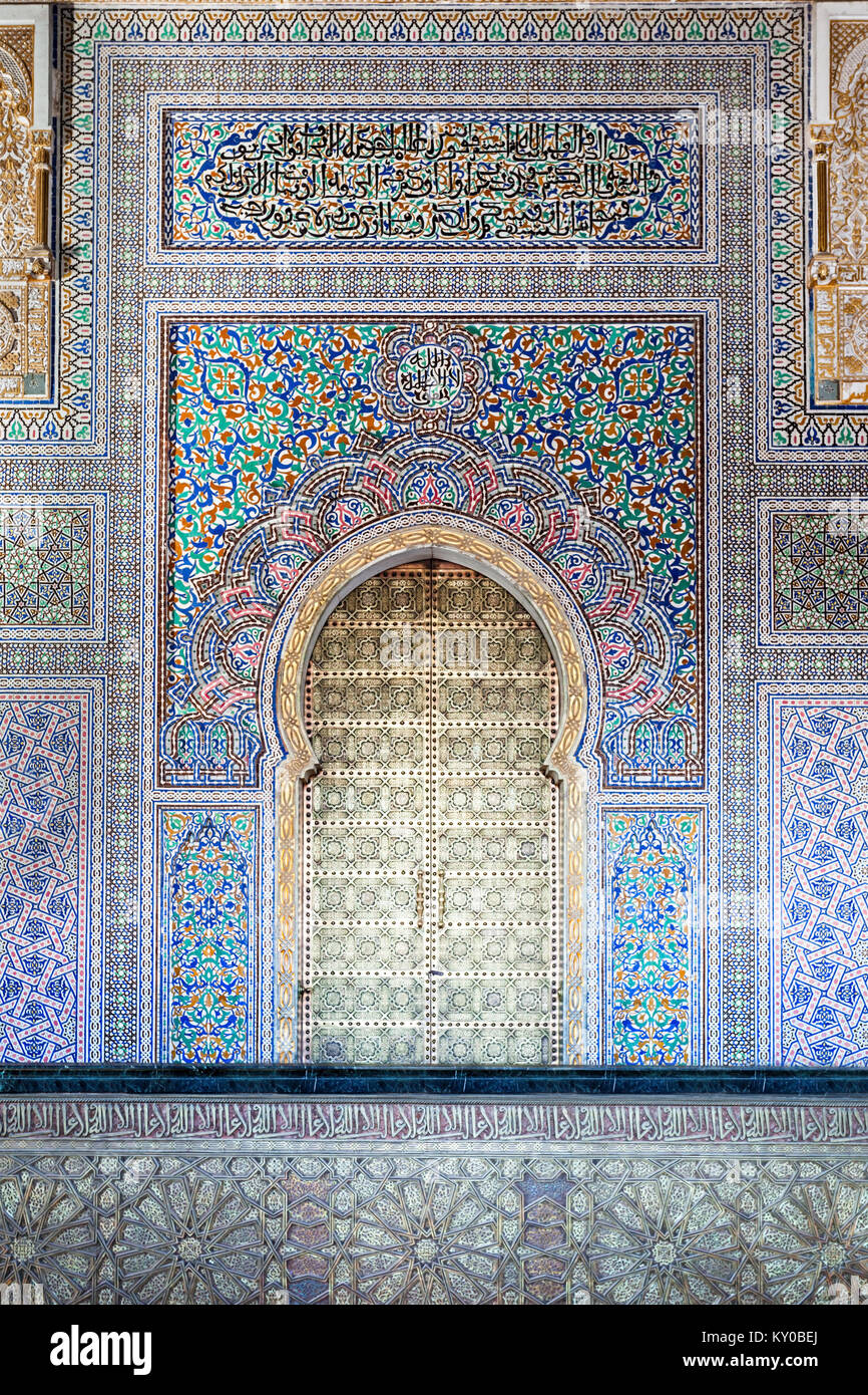 RABAT, Marocco - MARZO 03, 2016: modello di elemento di design texture di sfondo del Mausoleo di Mohammed V di Rabat, Marocco. Foto Stock