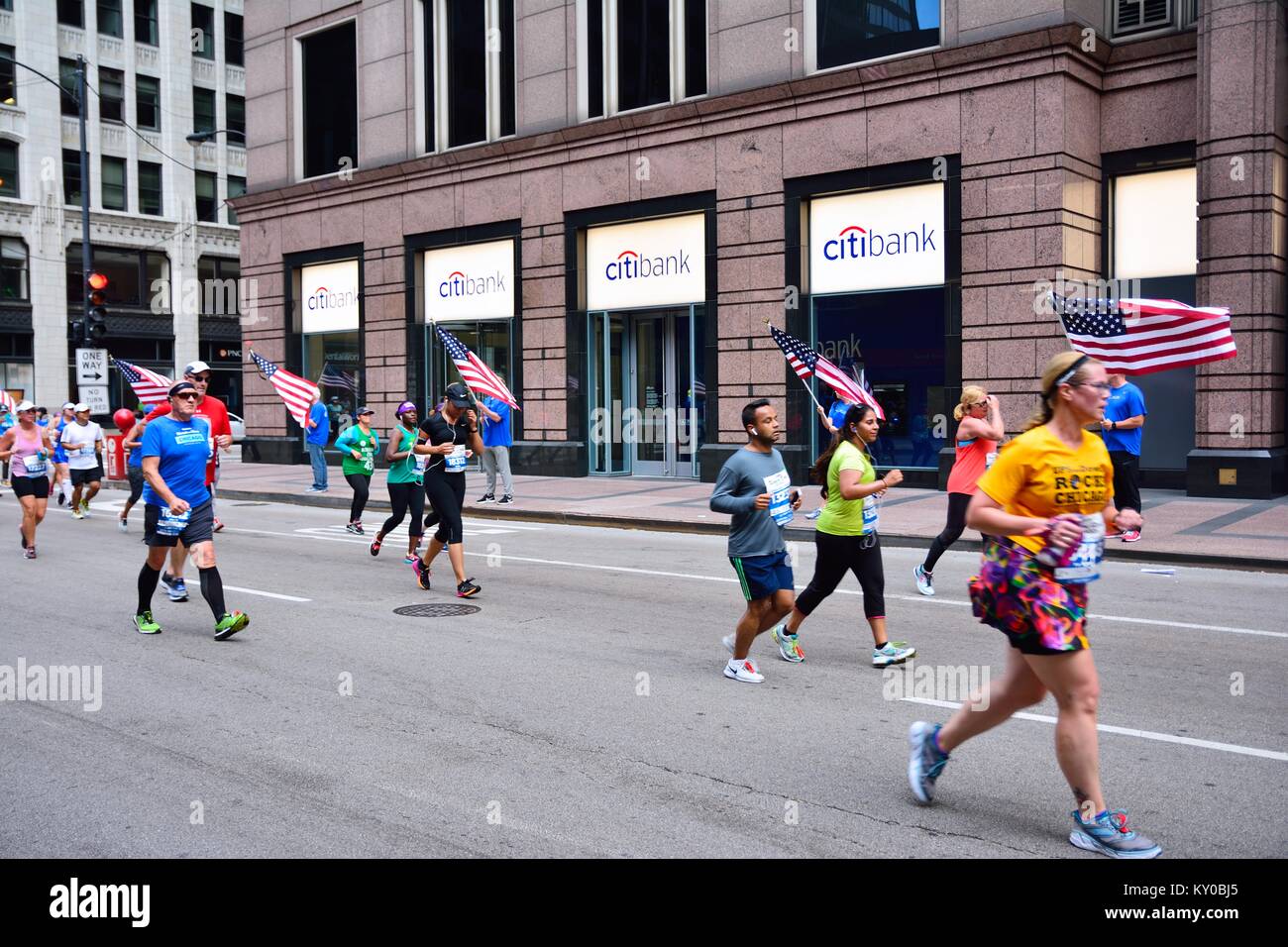 Chicago, Illinois - Luglio 16, 2017: i partecipanti in rock and roll Chicago Mezza Maratona correre lungo il loop. Foto Stock