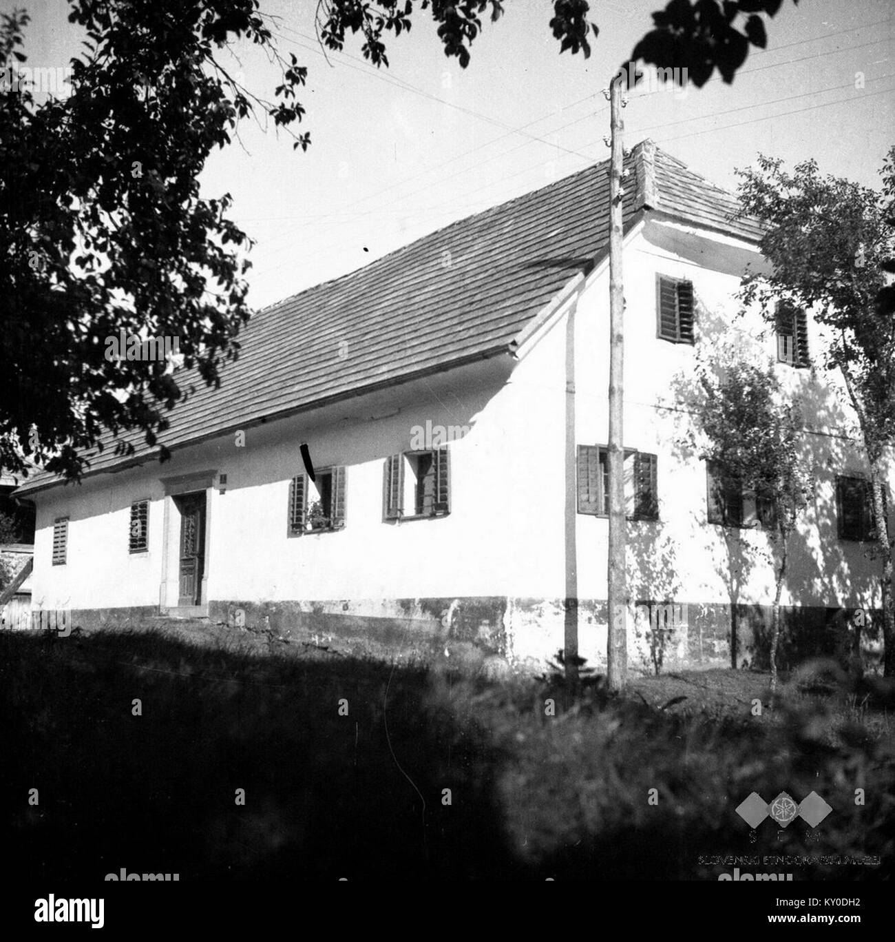 Hiša a Vrbicje, costruita nel 1948, è una casa slovena del dopoguerra che riflette lo stile architettonico e il contesto sociale della fine degli anni '1940 Foto Stock